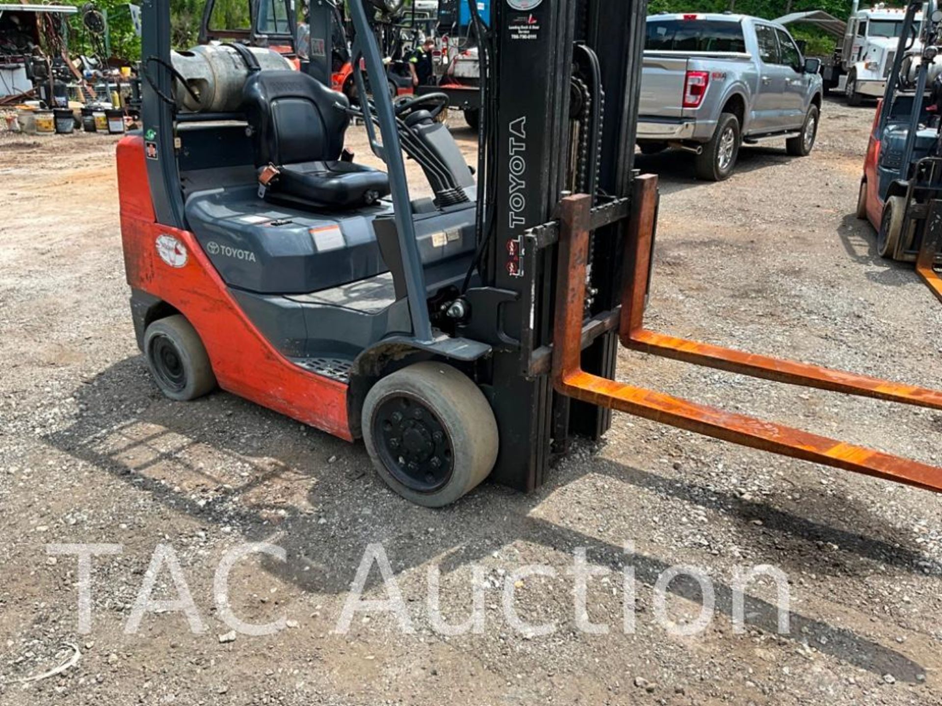 Toyota 8FGCU30 6000lb Forklift - Image 7 of 19