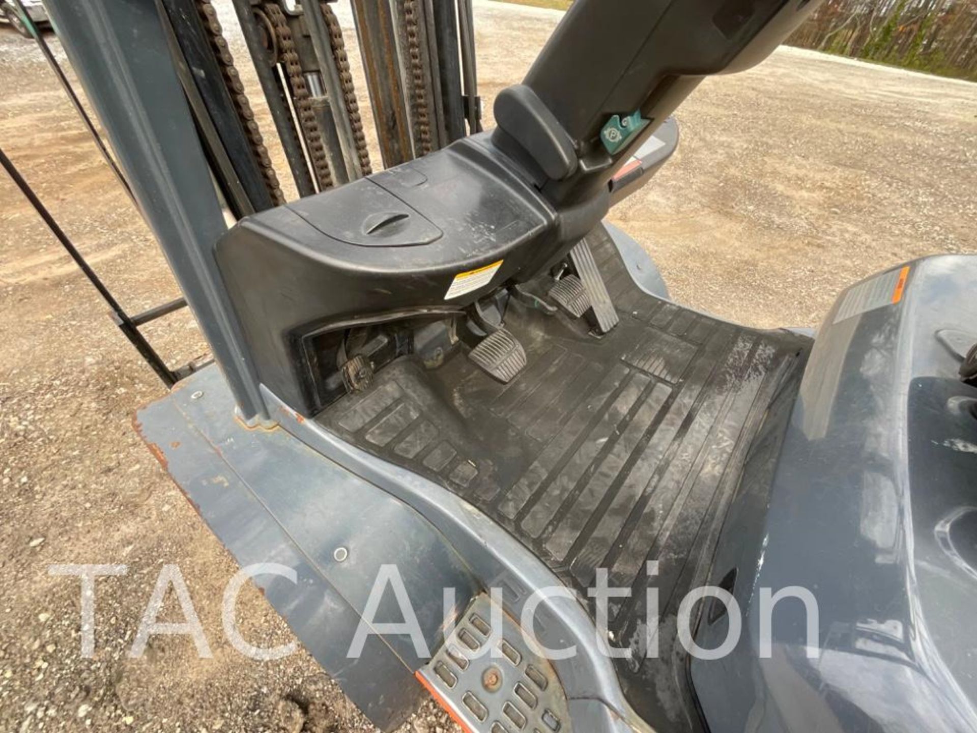 2017 Toyota 8FGU25 5000lb Forklift - Image 15 of 18