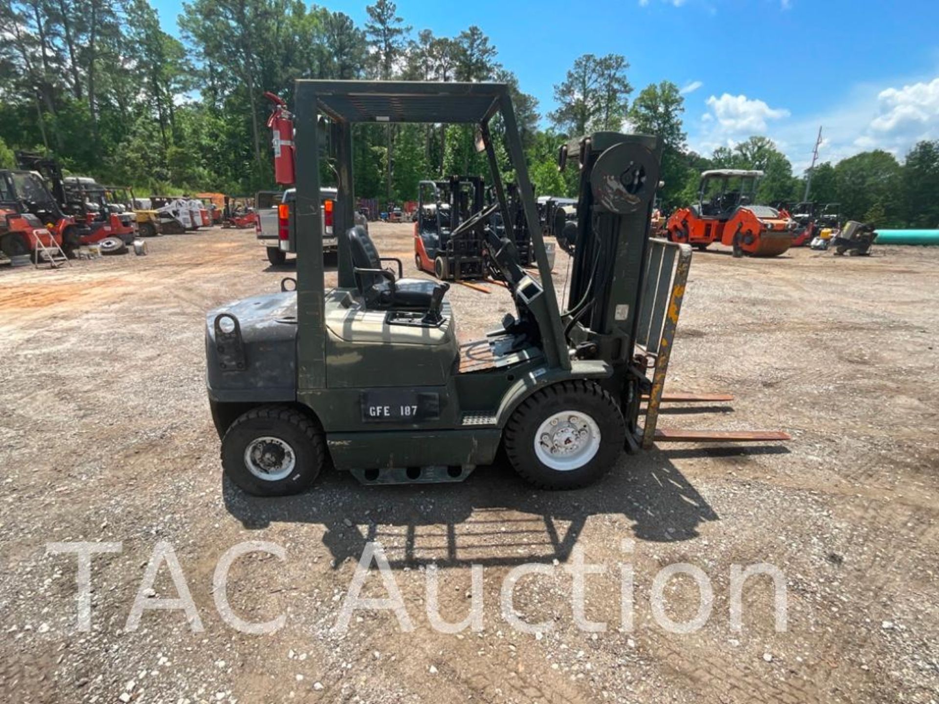 Hyster H40XM 4000lb Diesel Forklift - Image 5 of 17