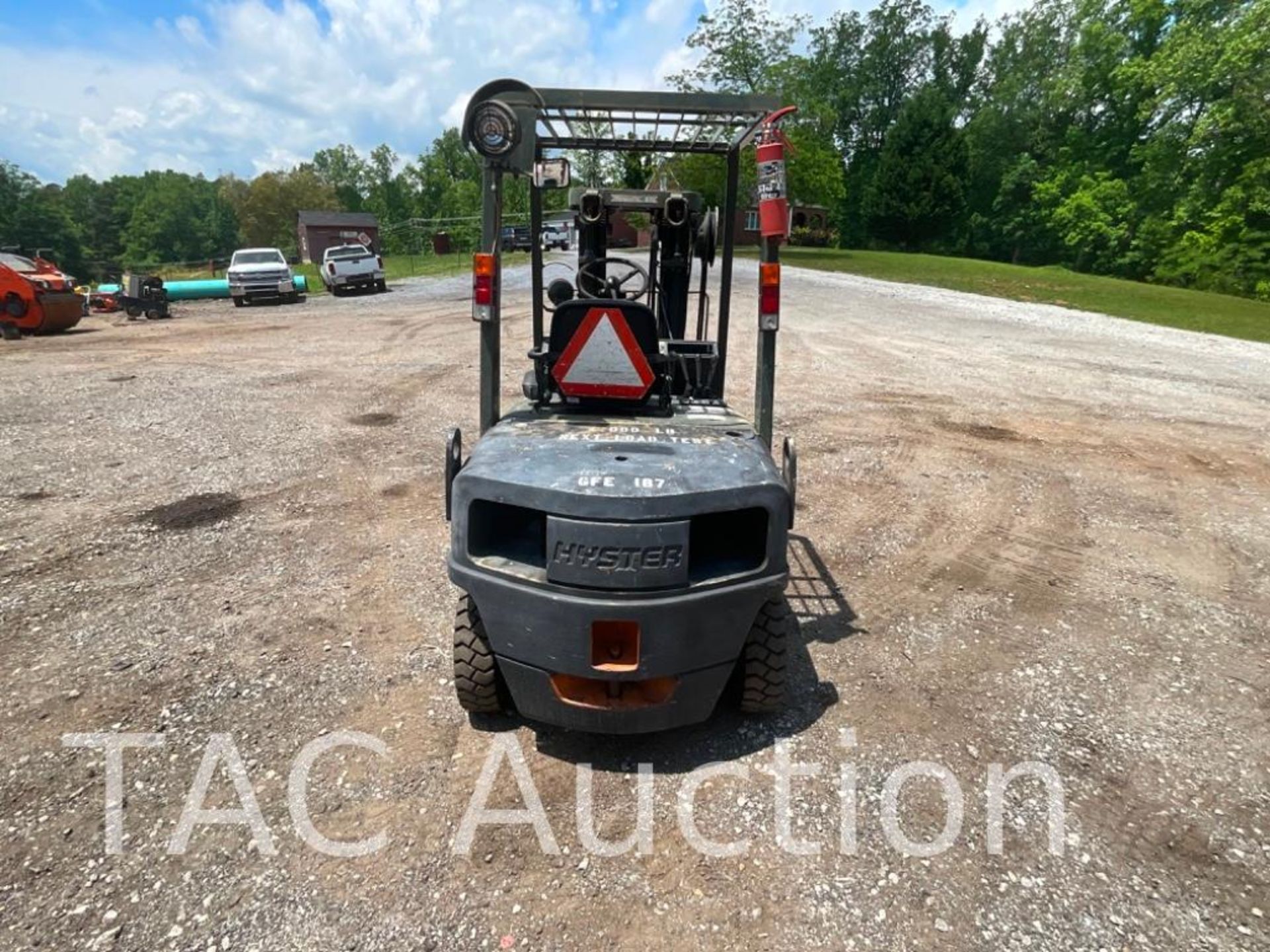 Hyster H40XM 4000lb Diesel Forklift - Image 3 of 17