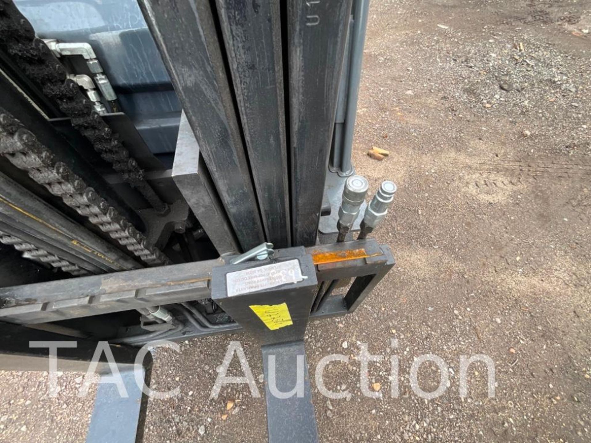 Toyota 8FGCU25 5000lb Forklift - Image 13 of 23