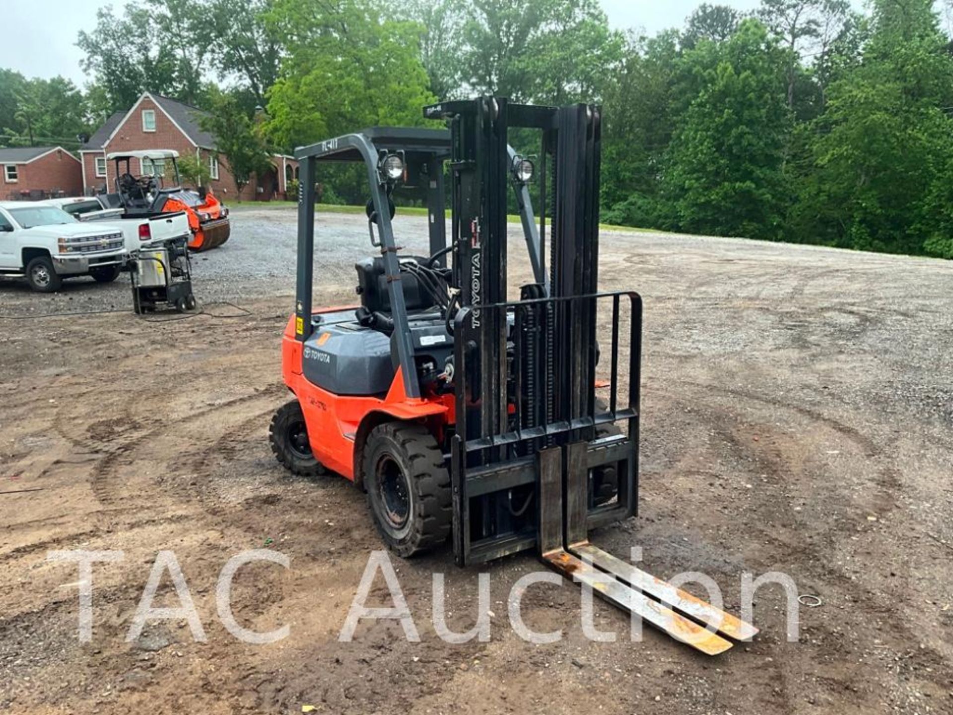 Toyota 7FD420 4000lb Diesel Forklift - Image 7 of 35