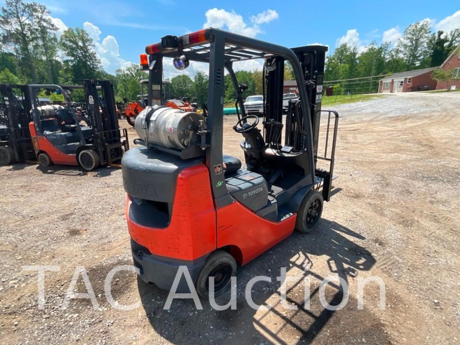 Toyota 8FGCU25 5000lb Propane Forklift - Image 5 of 17