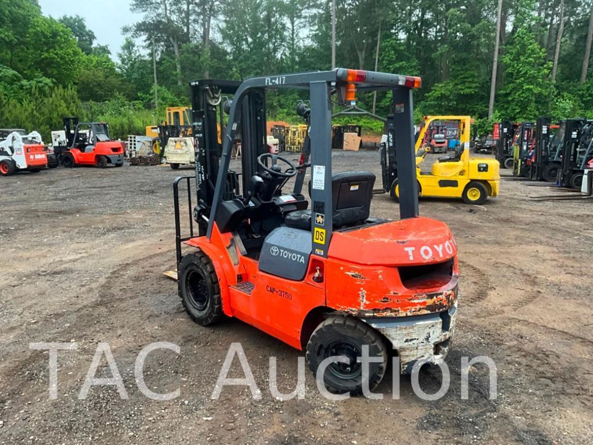 Toyota 7FD420 4000lb Diesel Forklift - Image 3 of 35