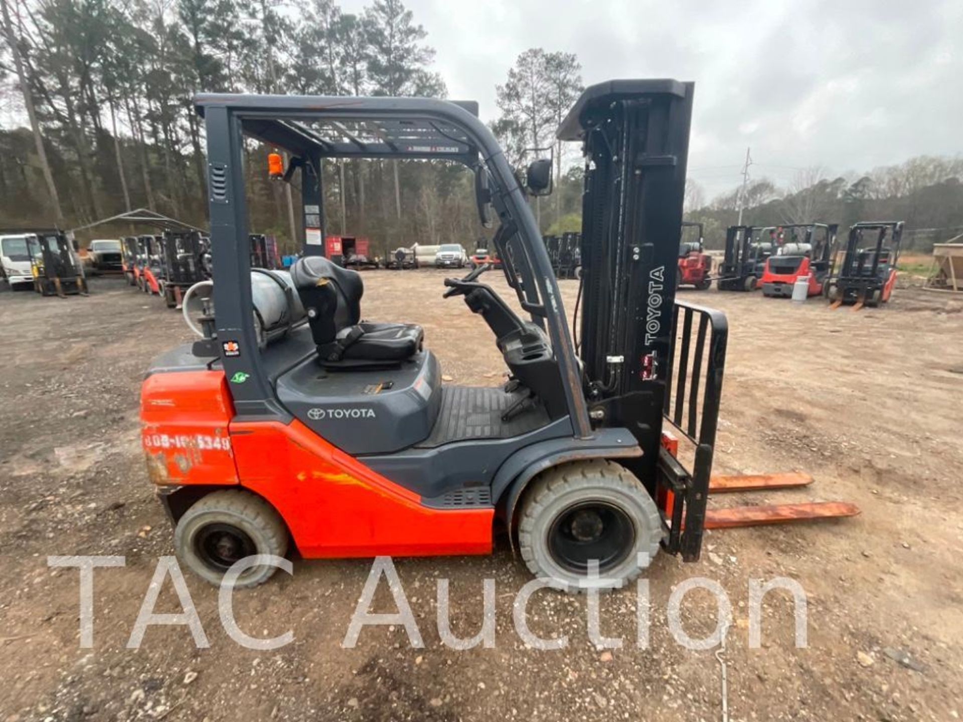 2016 Toyota 8FGU25 5000lb Forklift - Image 4 of 26