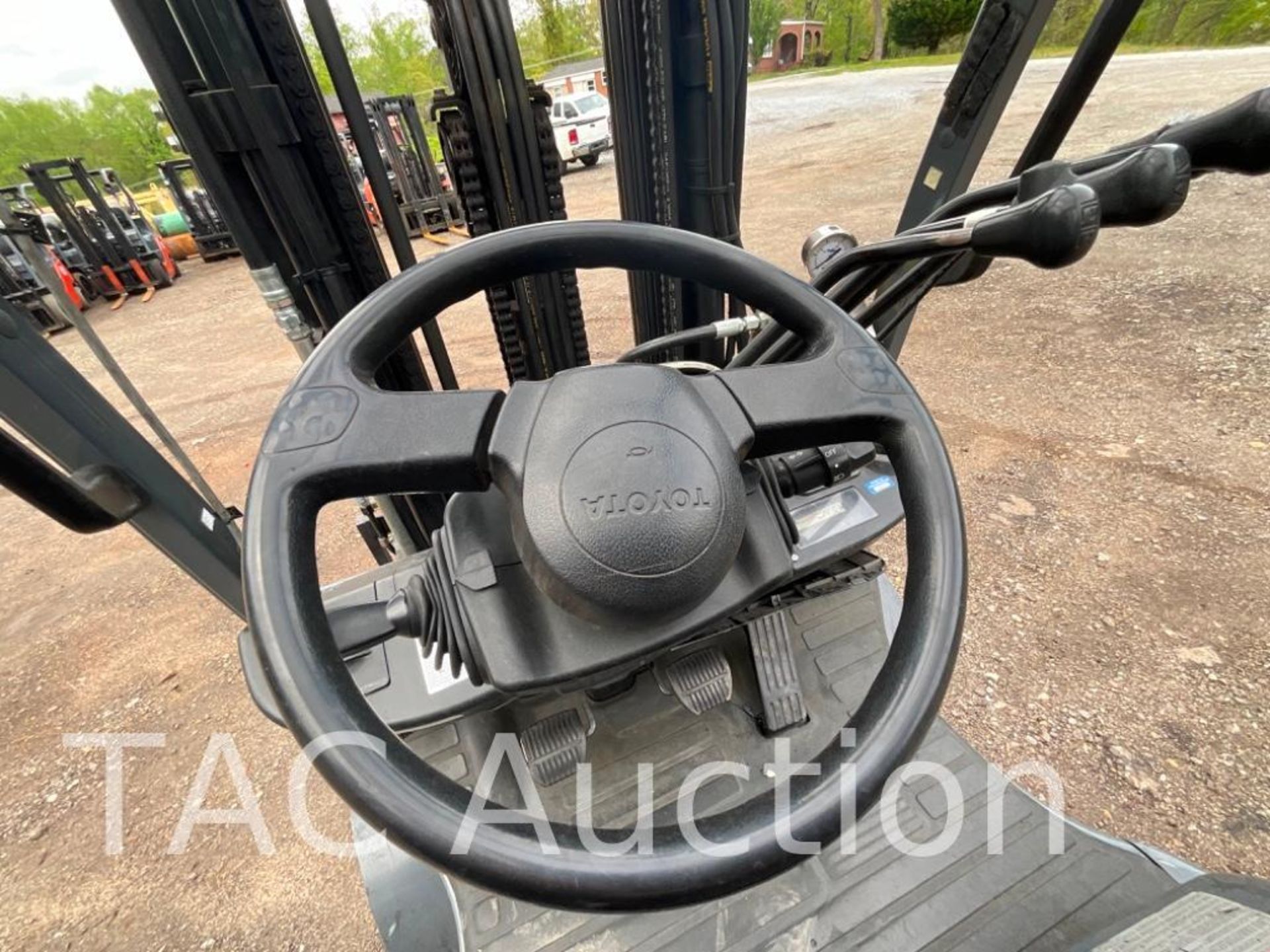 Toyota 8FGCU25 5000lb Forklift - Image 16 of 23