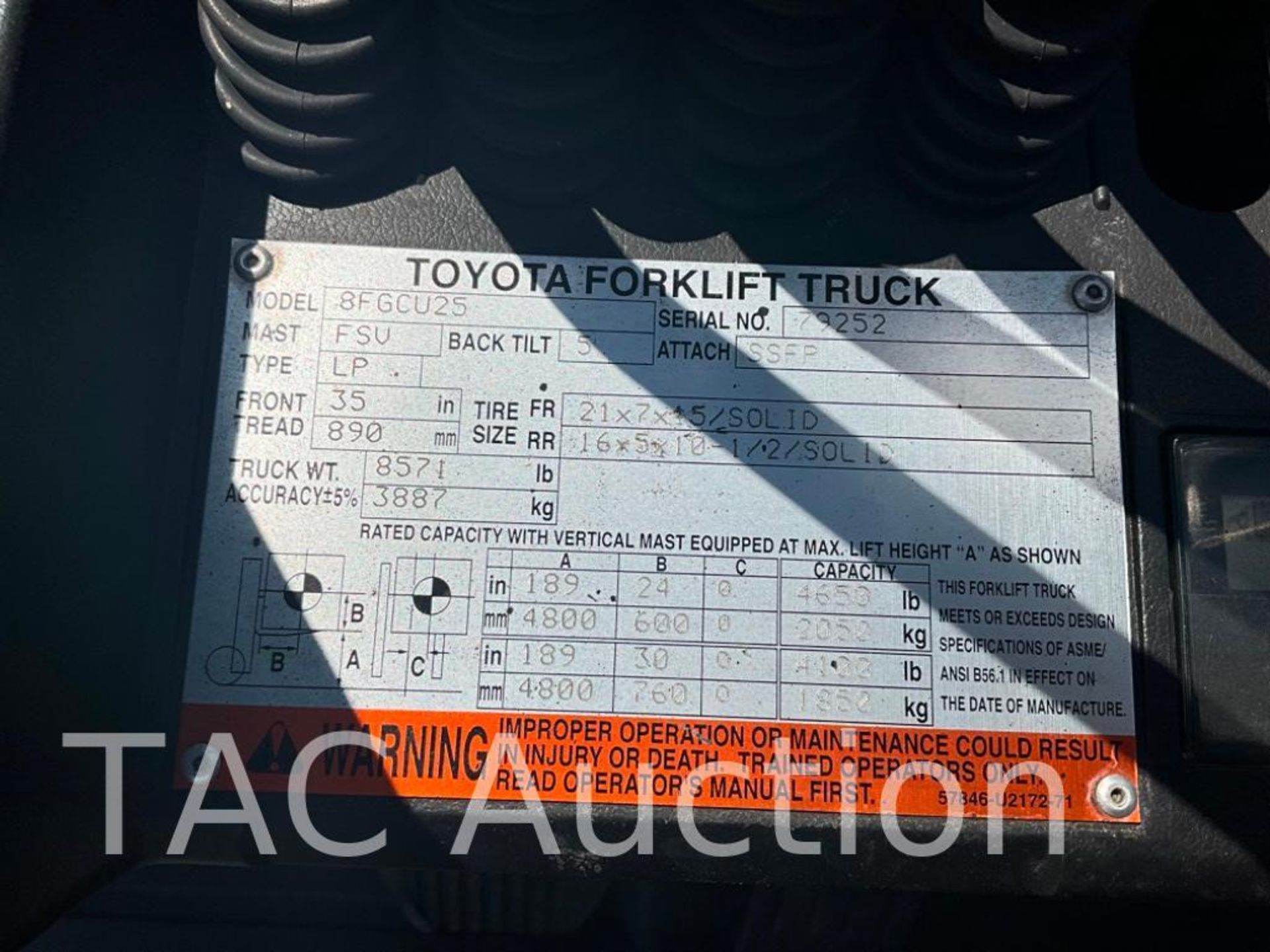 Toyota 8FGCU25 5000lb Propane Forklift - Image 17 of 17