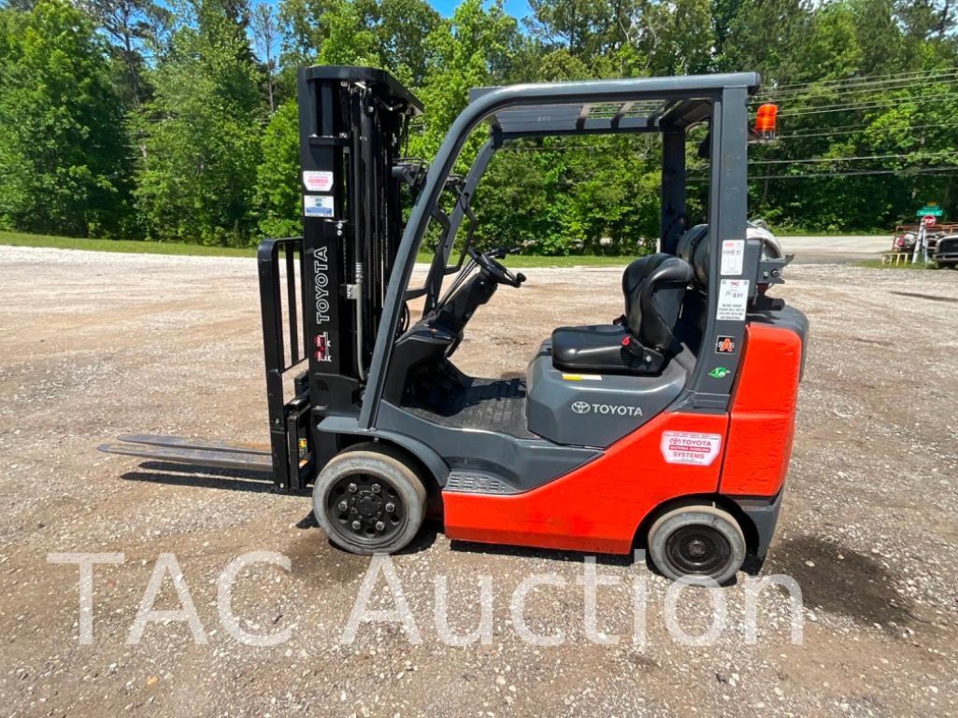 Toyota 8FGCU25 5000lb Propane Forklift - Image 2 of 17