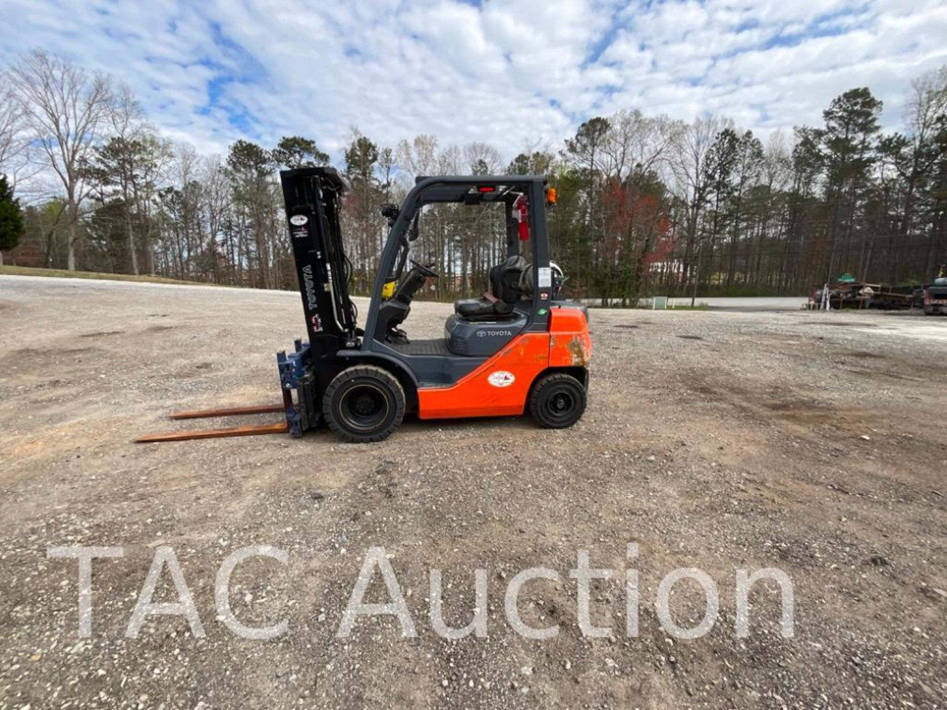 2018 Toyota 8FGU20 LP 4000lb Forklift - Image 2 of 23