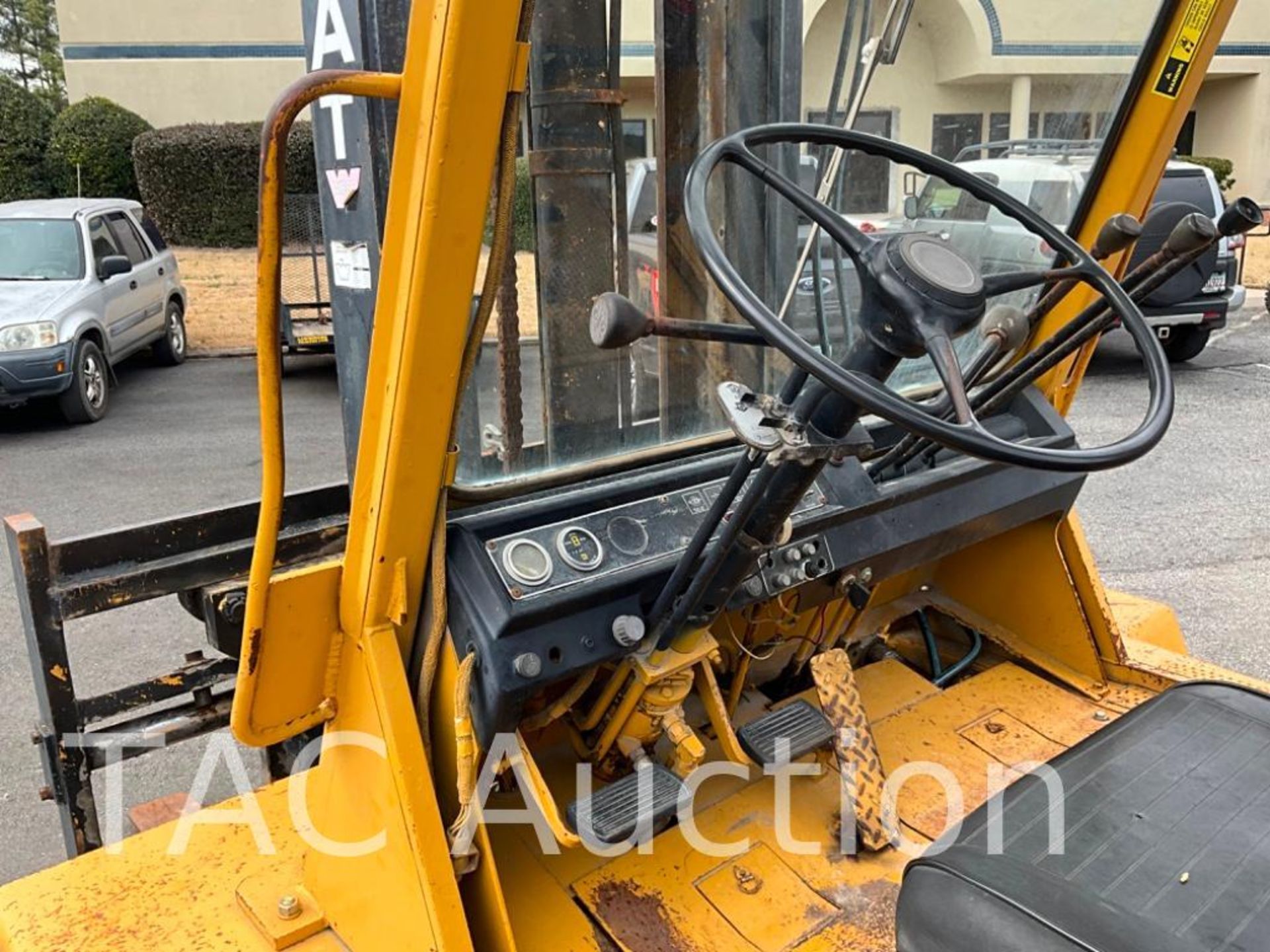 CAT V130 13000lb Forklift - Image 11 of 32