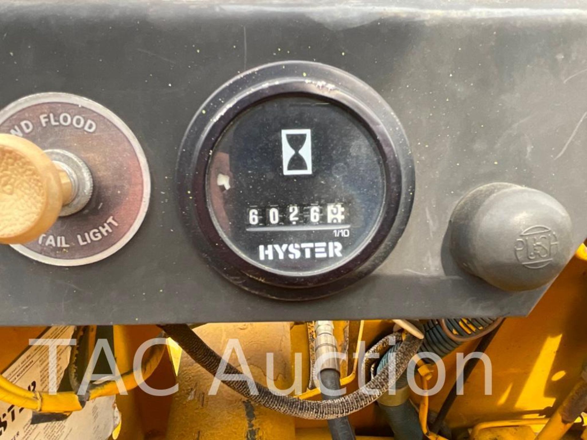 Hyster H40XLM 4000lb Diesel Forklift - Image 11 of 24