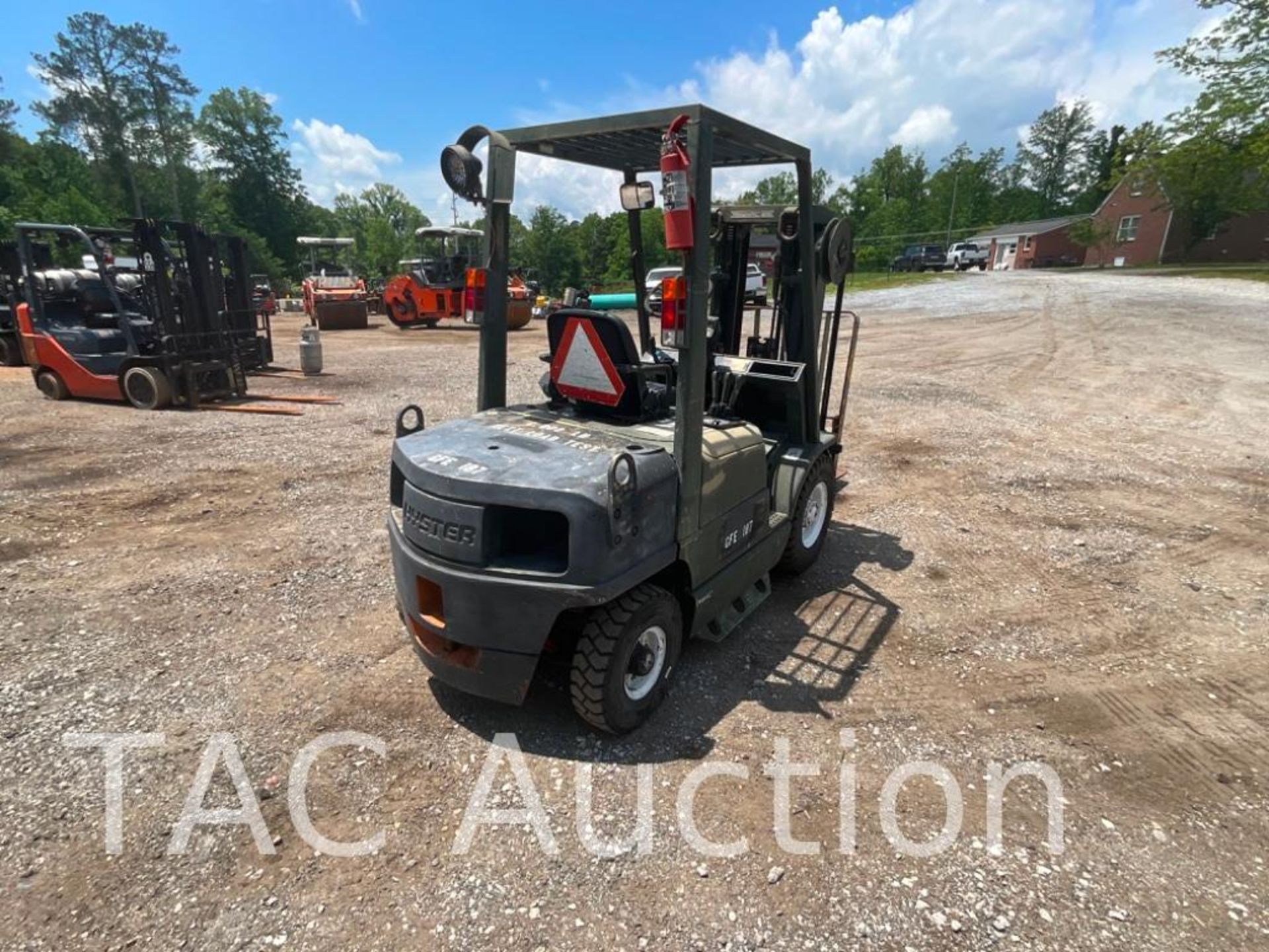 Hyster H40XM 4000lb Diesel Forklift - Image 4 of 17