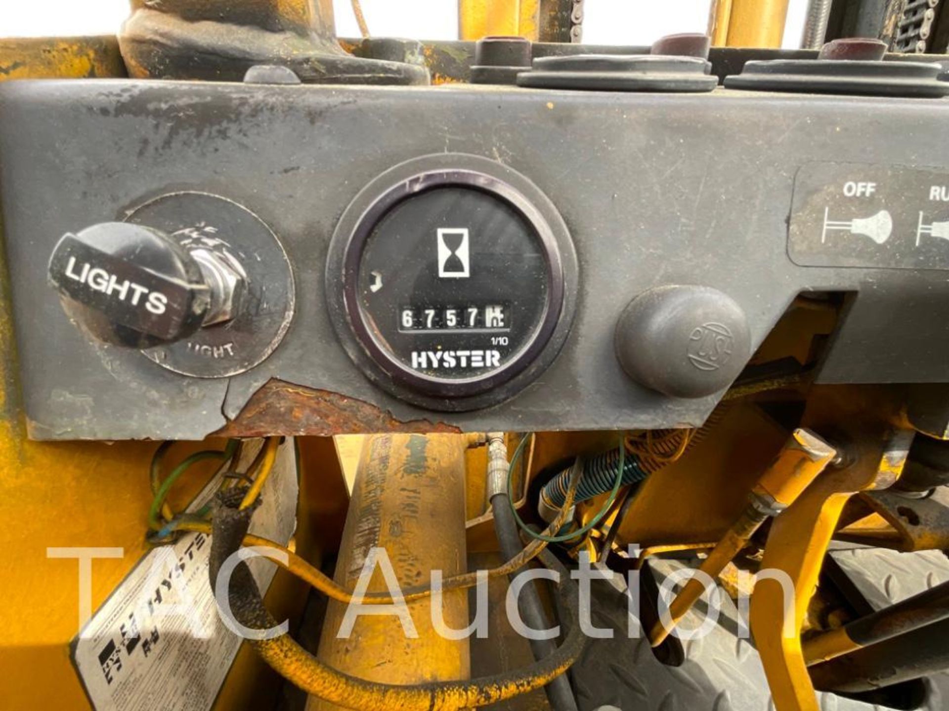 Hyster H40XLM 4000lb Diesel Forklift - Image 10 of 25