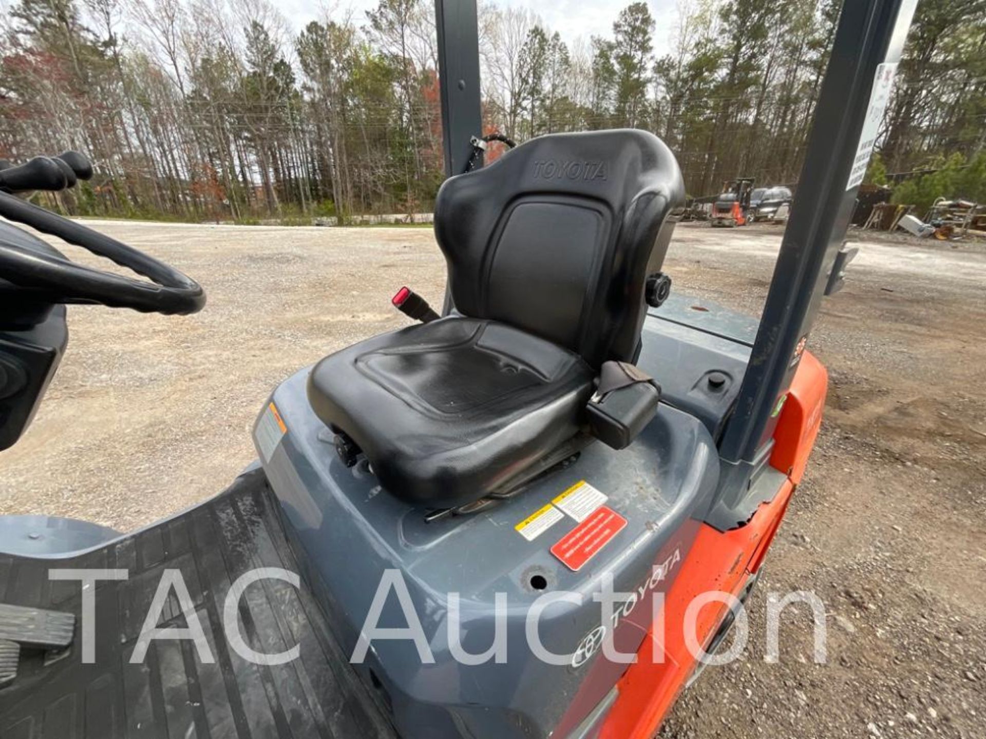 2017 Toyota 8FGU25 5000lb Forklift - Image 14 of 18