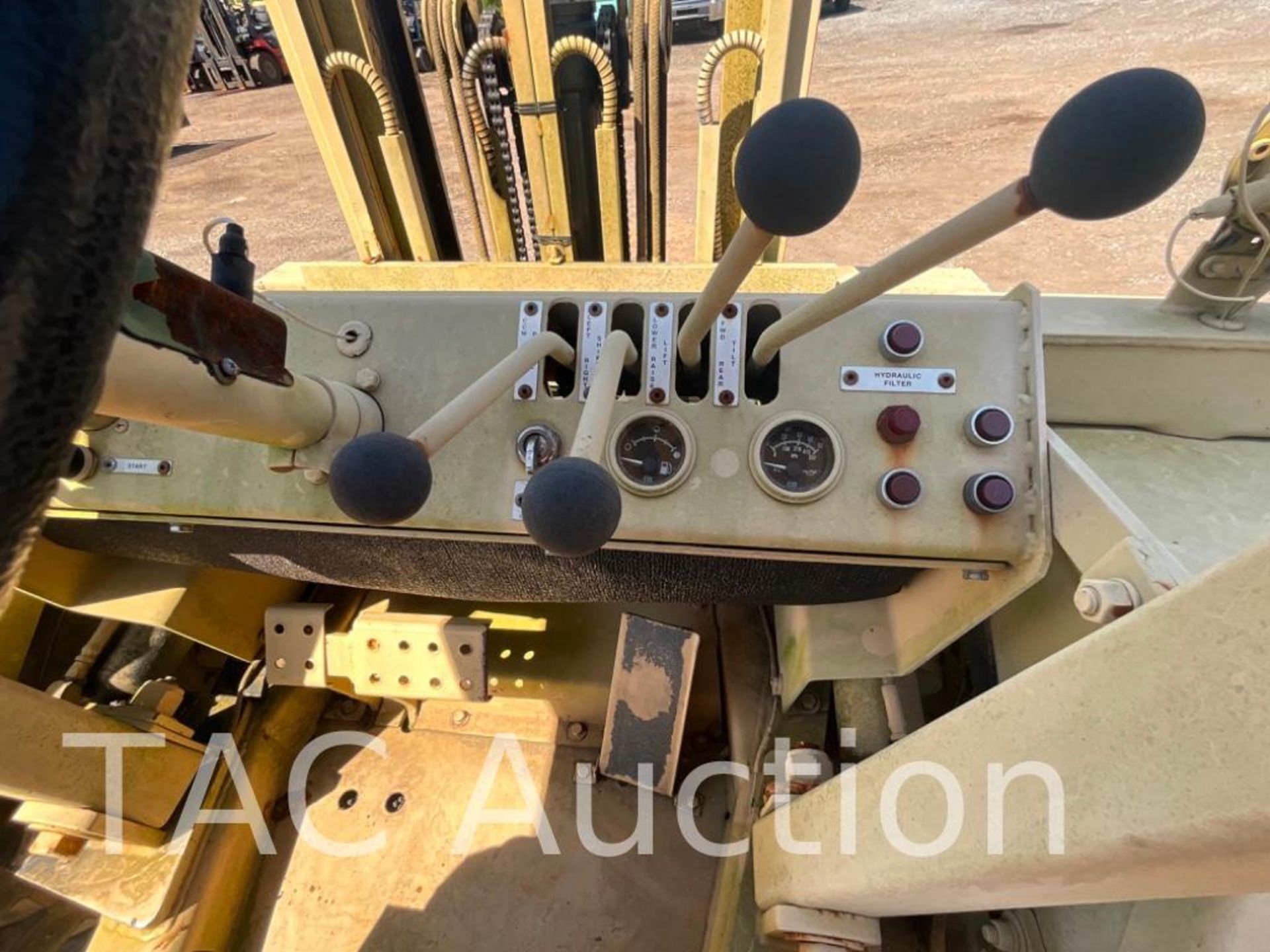 Case M4K 4WD Rough Terrain Articulating 4000lb Forklift - Image 15 of 29
