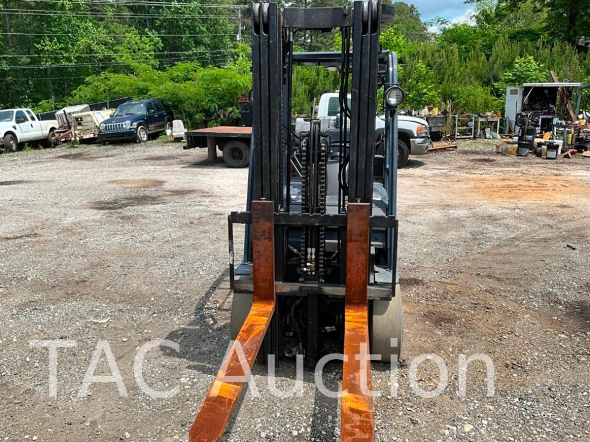 Toyota 8FGCU30 6000lb Forklift - Image 8 of 19