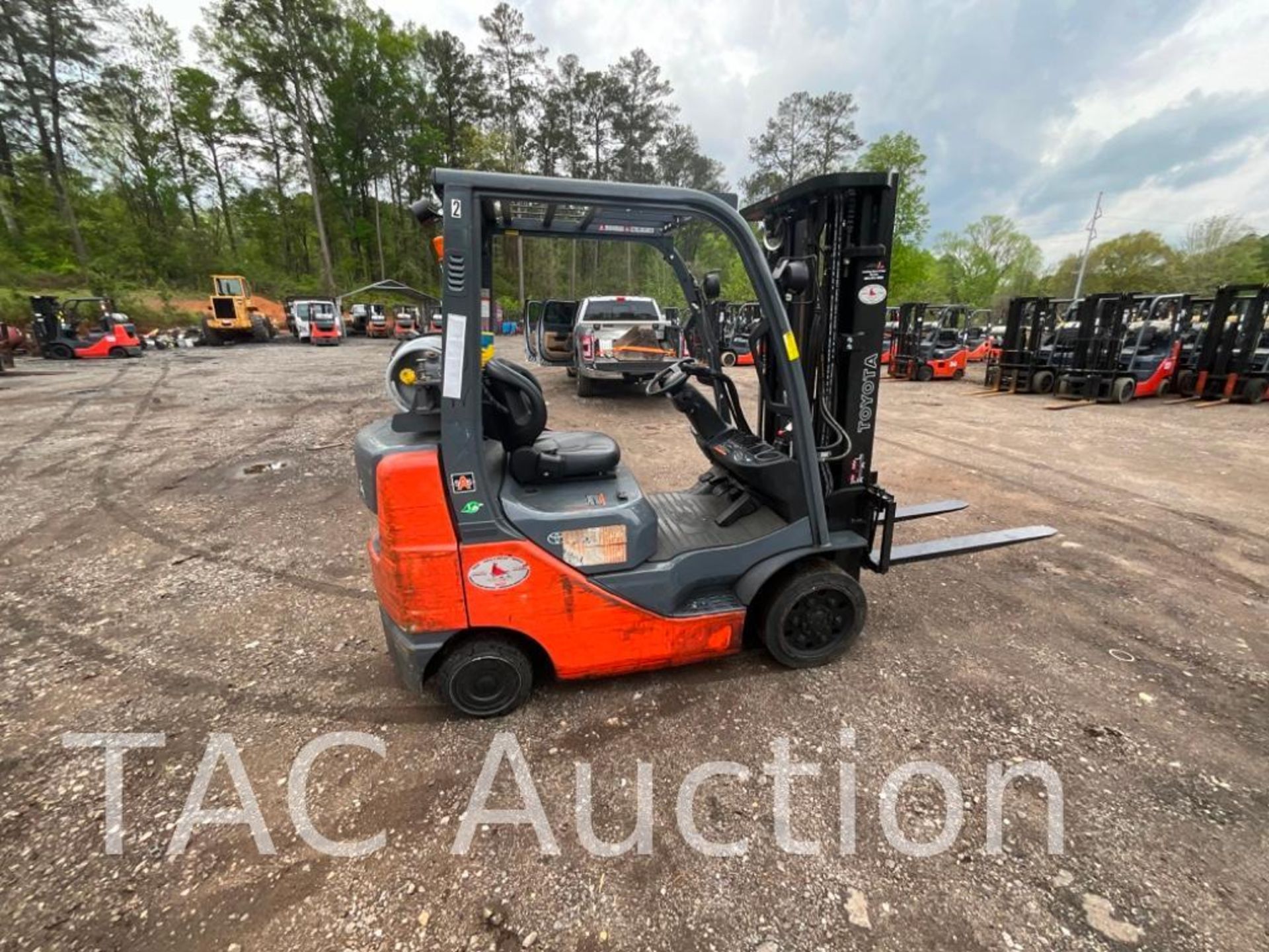 Toyota 8FGCU25 5000lb Forklift - Image 9 of 23