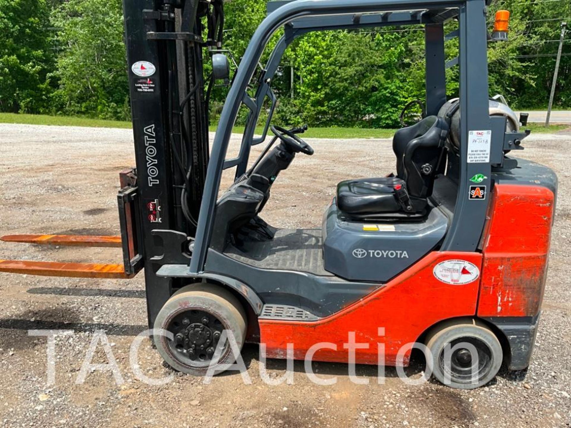 Toyota 8FGCU30 6000lb Forklift - Image 2 of 19