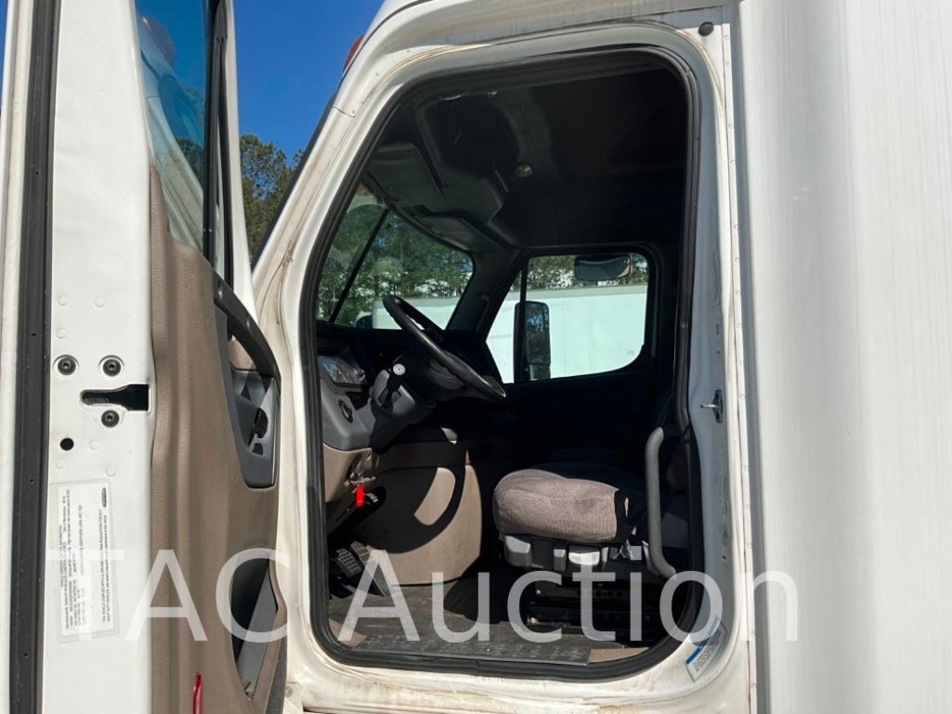 2017 Freightliner Cascadia 125 Sleeper Truck - Image 11 of 90