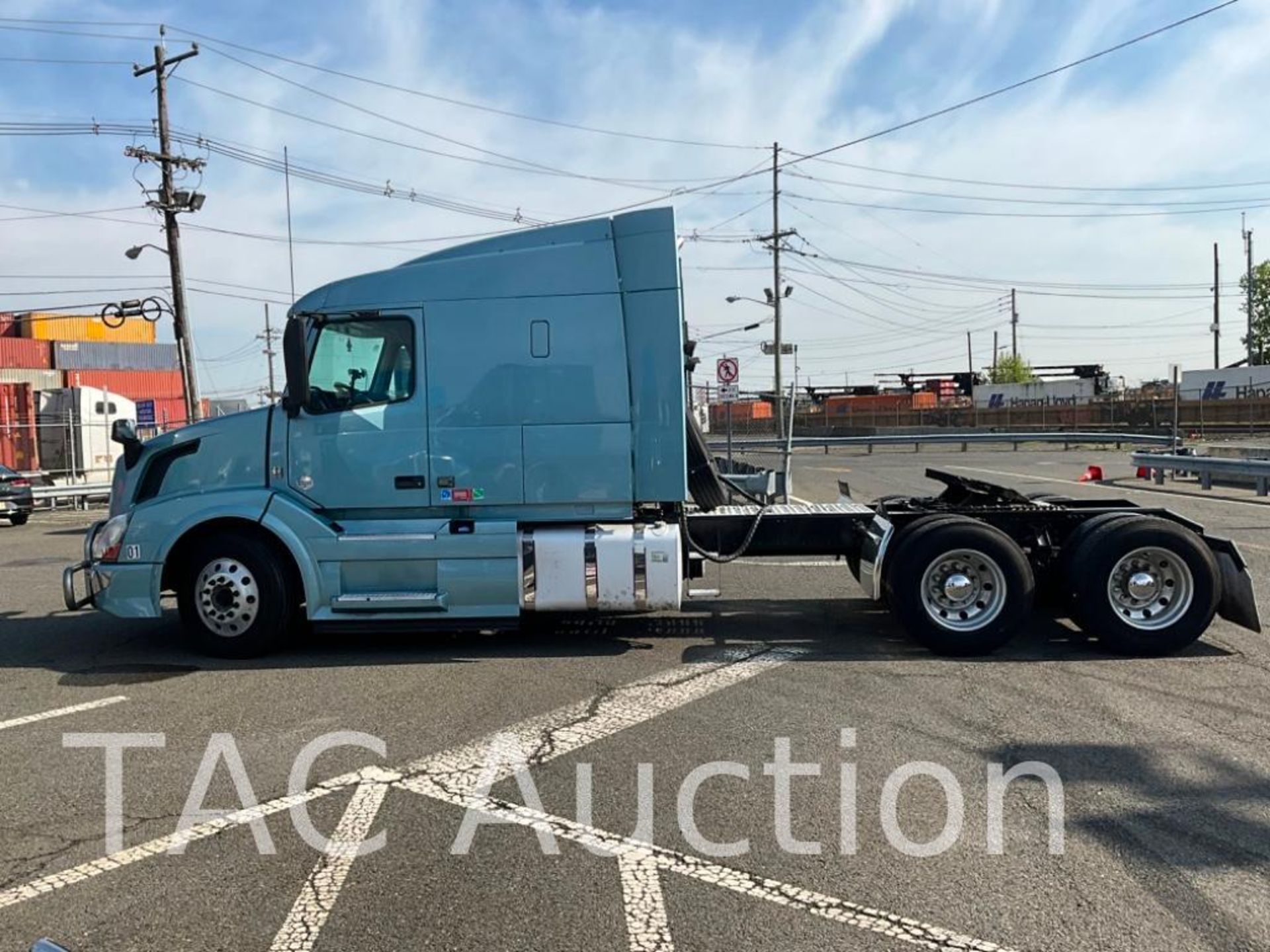 2017 Volvo VNL Sleeper Truck - Image 2 of 98