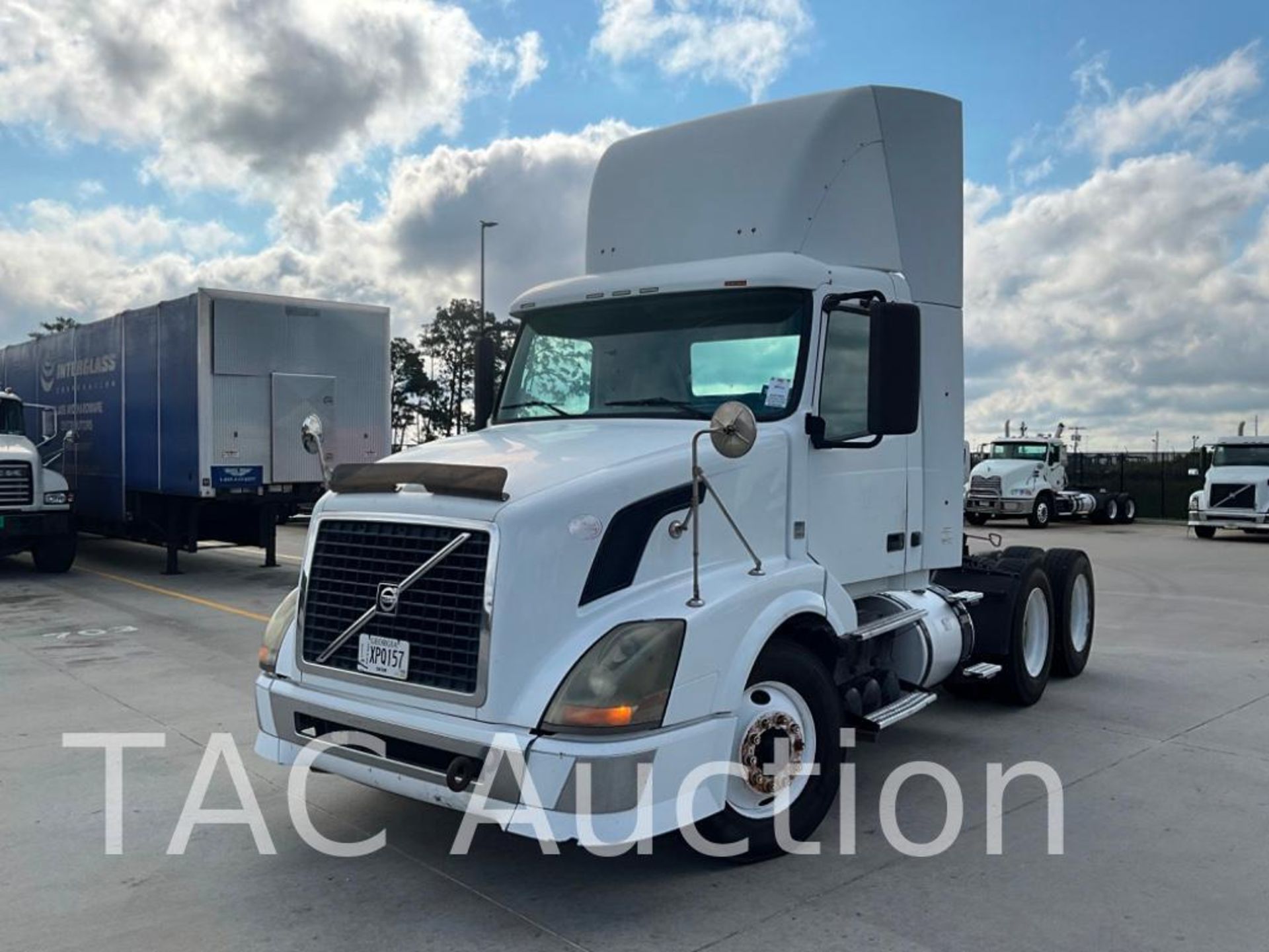 2010 Volvo VNL Day Cab Truck