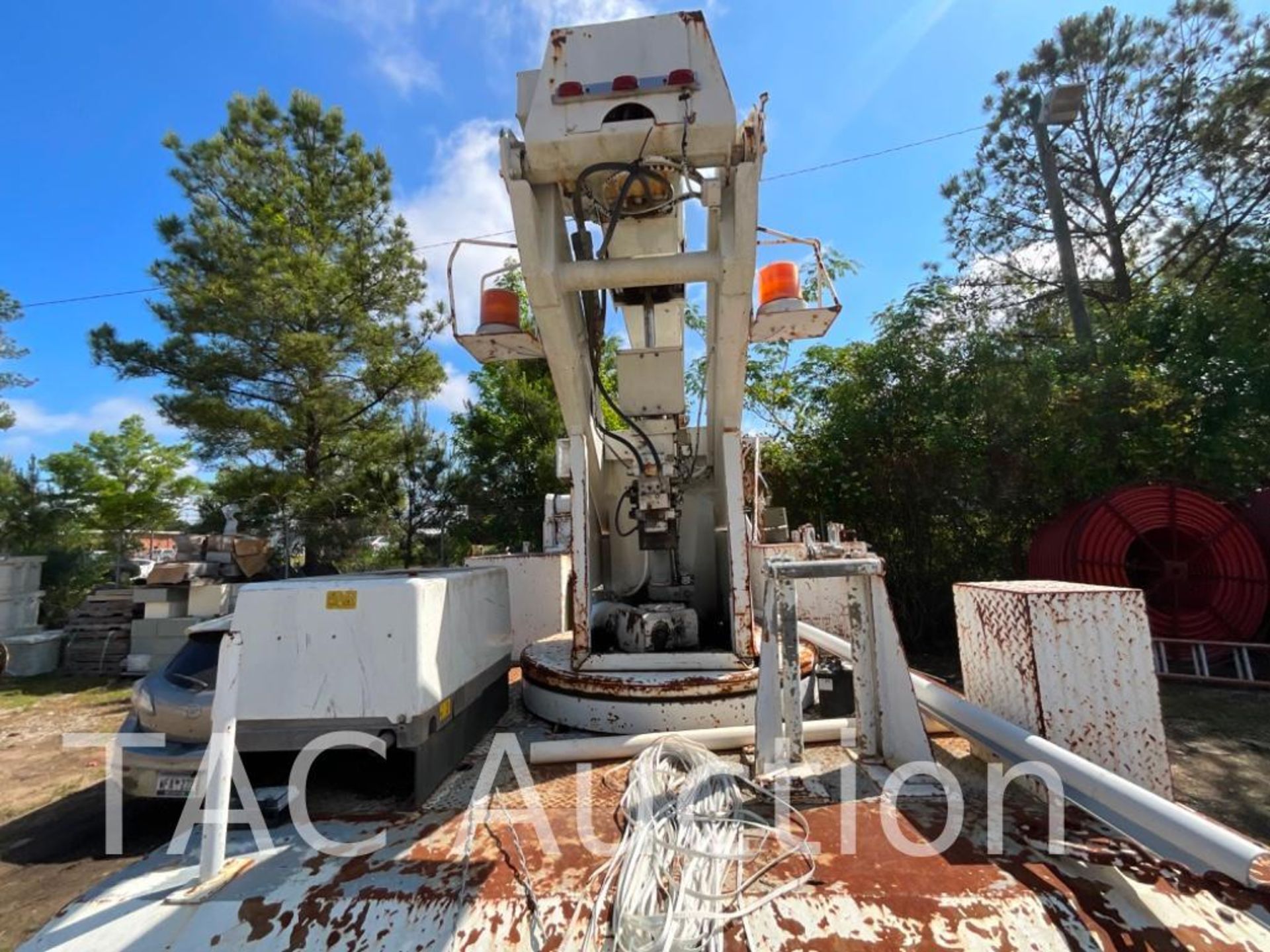 2007 Ford F650 Bucket Truck - Image 23 of 49