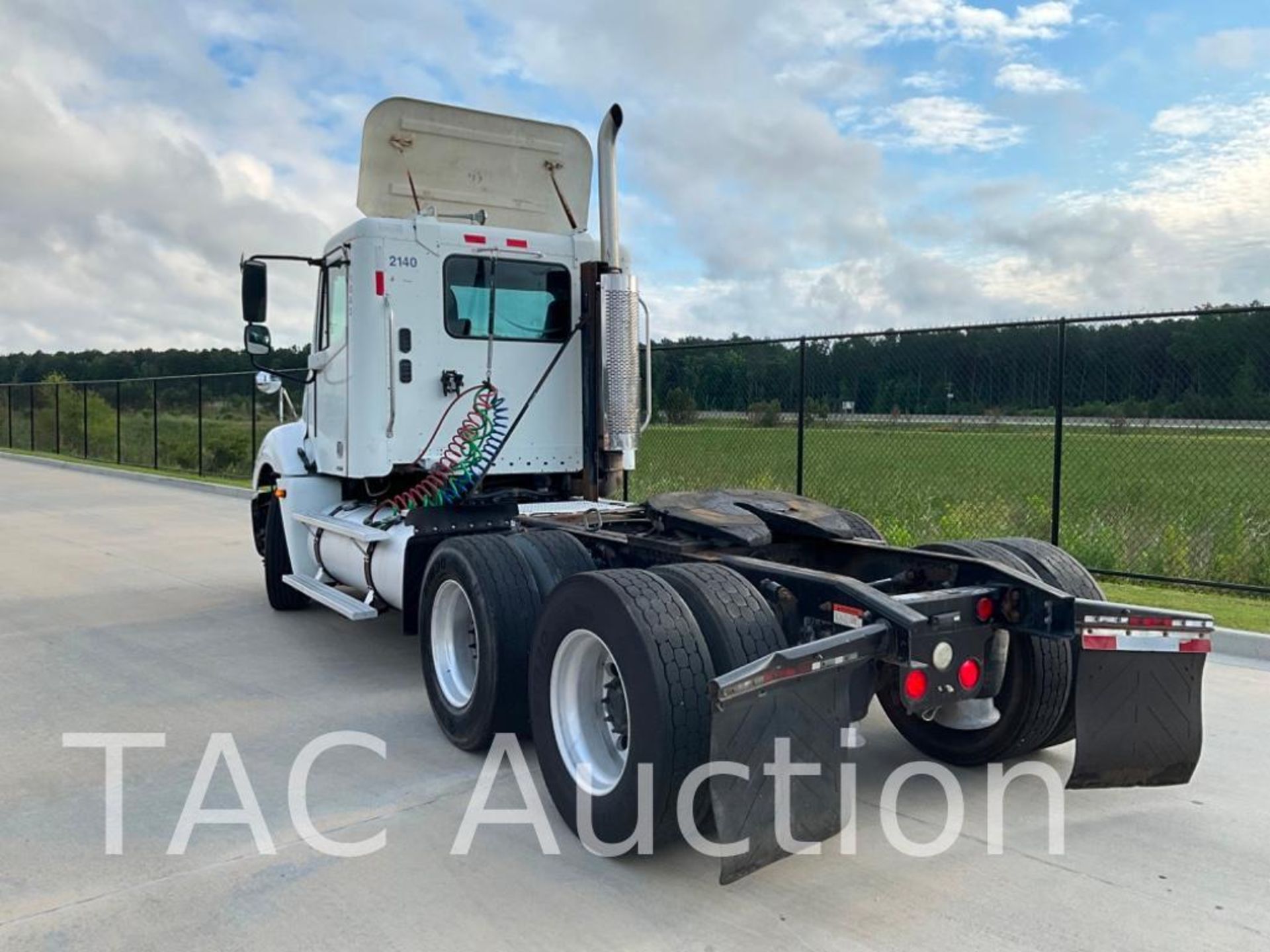 2006 Freightliner Columbia 120 Day Cab - Image 3 of 78