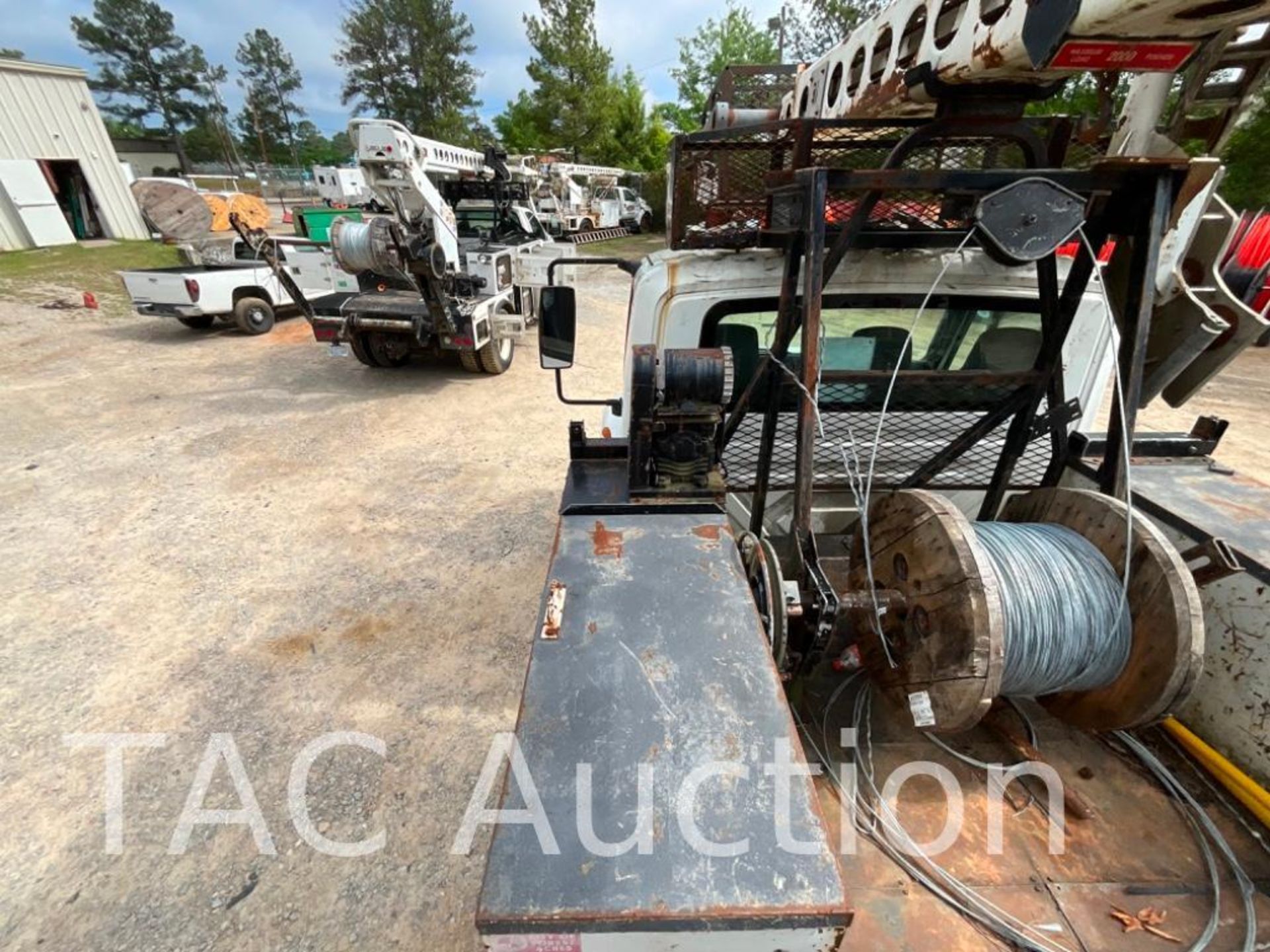 2006 International 4300 Cable Placer Bucket Truck - Image 38 of 64