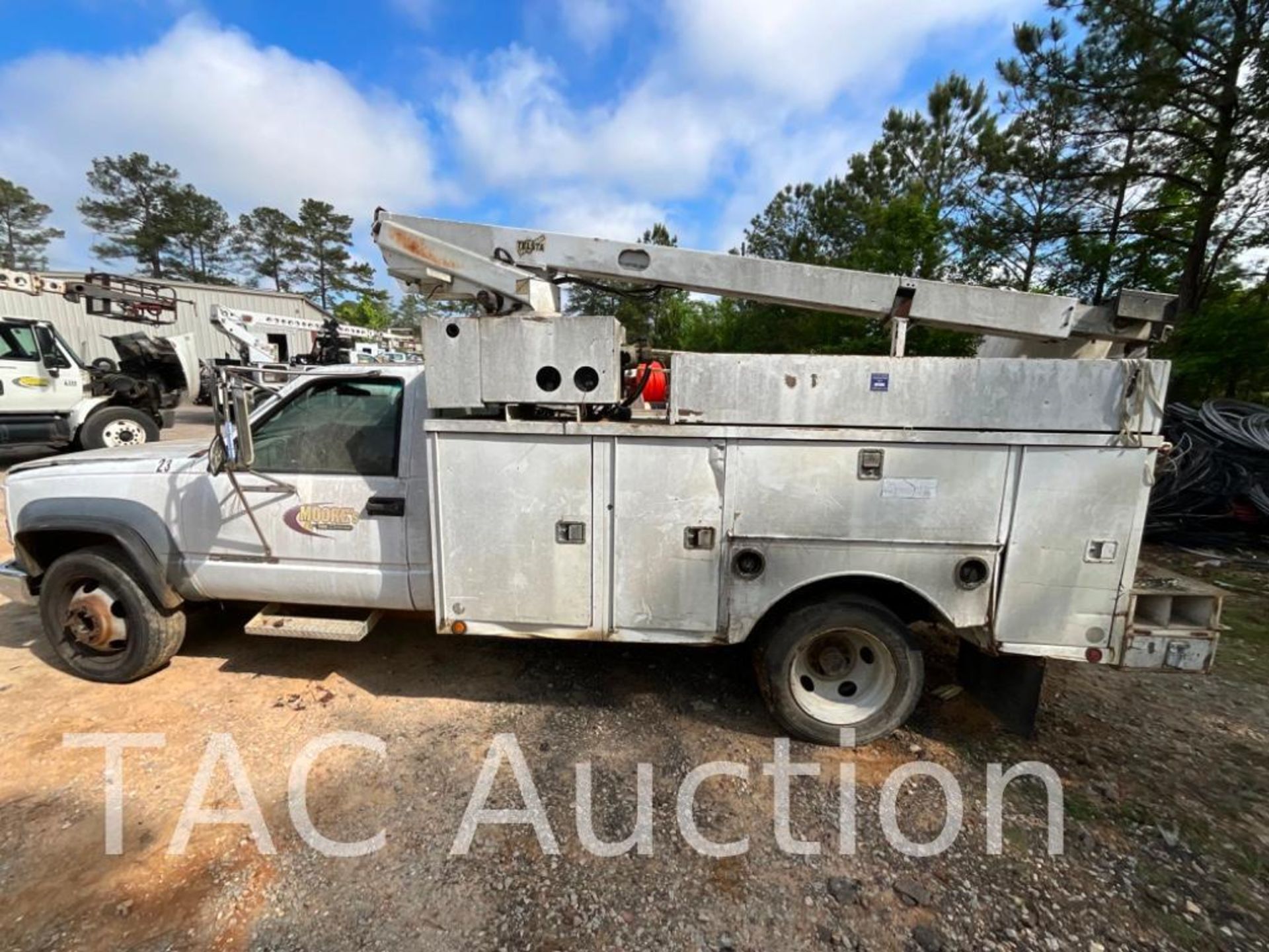 2001 Chevrolet C3500 Bucket Truck - Image 2 of 46