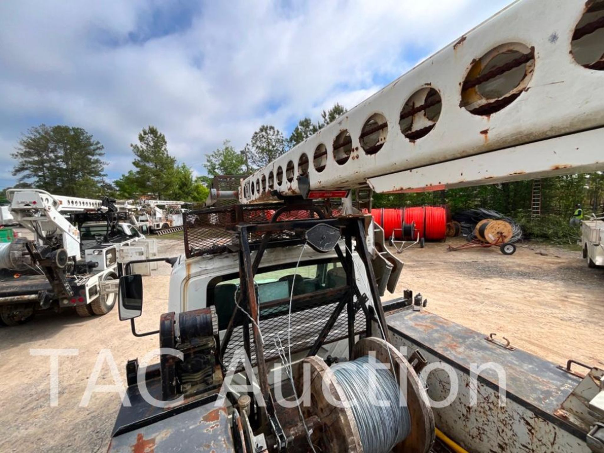 2006 International 4300 Cable Placer Bucket Truck - Image 37 of 64