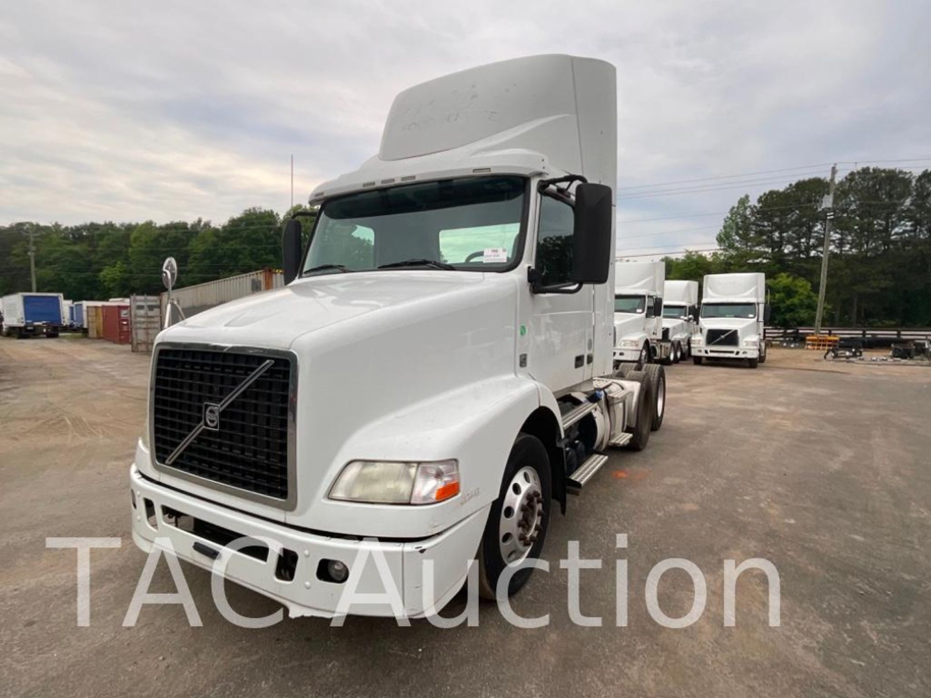 2014 Volvo VNM Day Cab