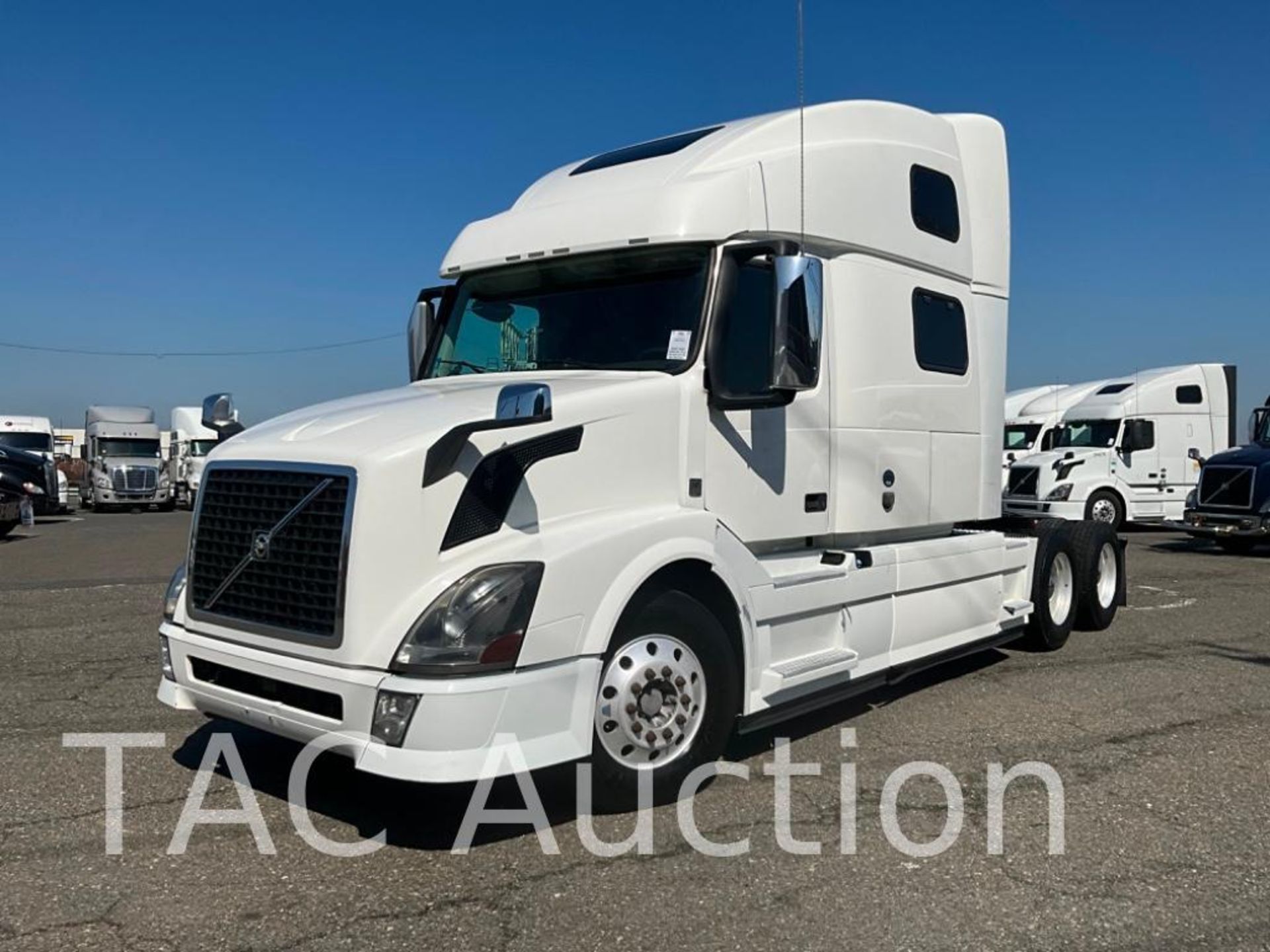 2015 Volvo VNL Sleeper Truck