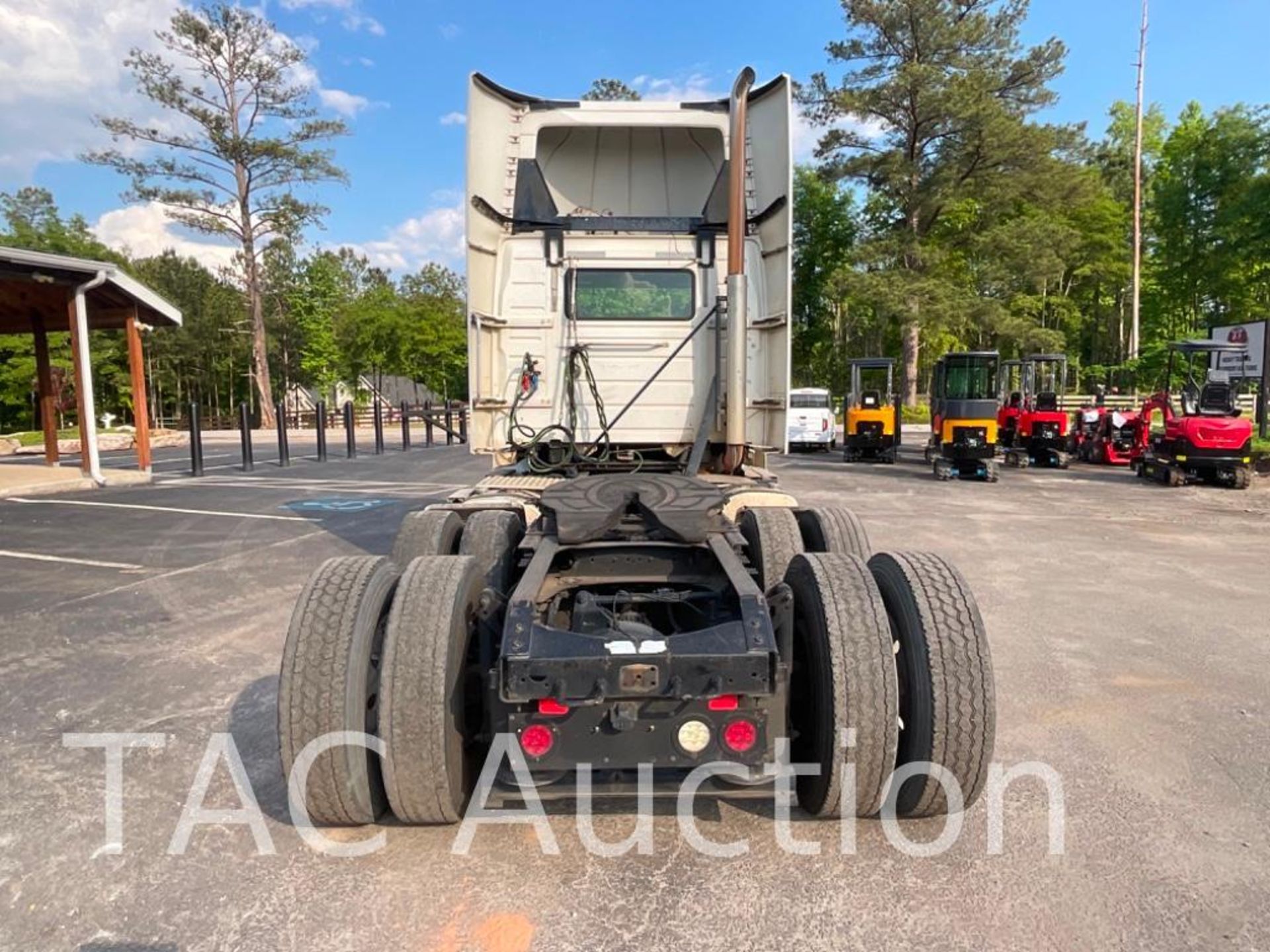 2014 Volvo VNM Day Cab - Image 4 of 47