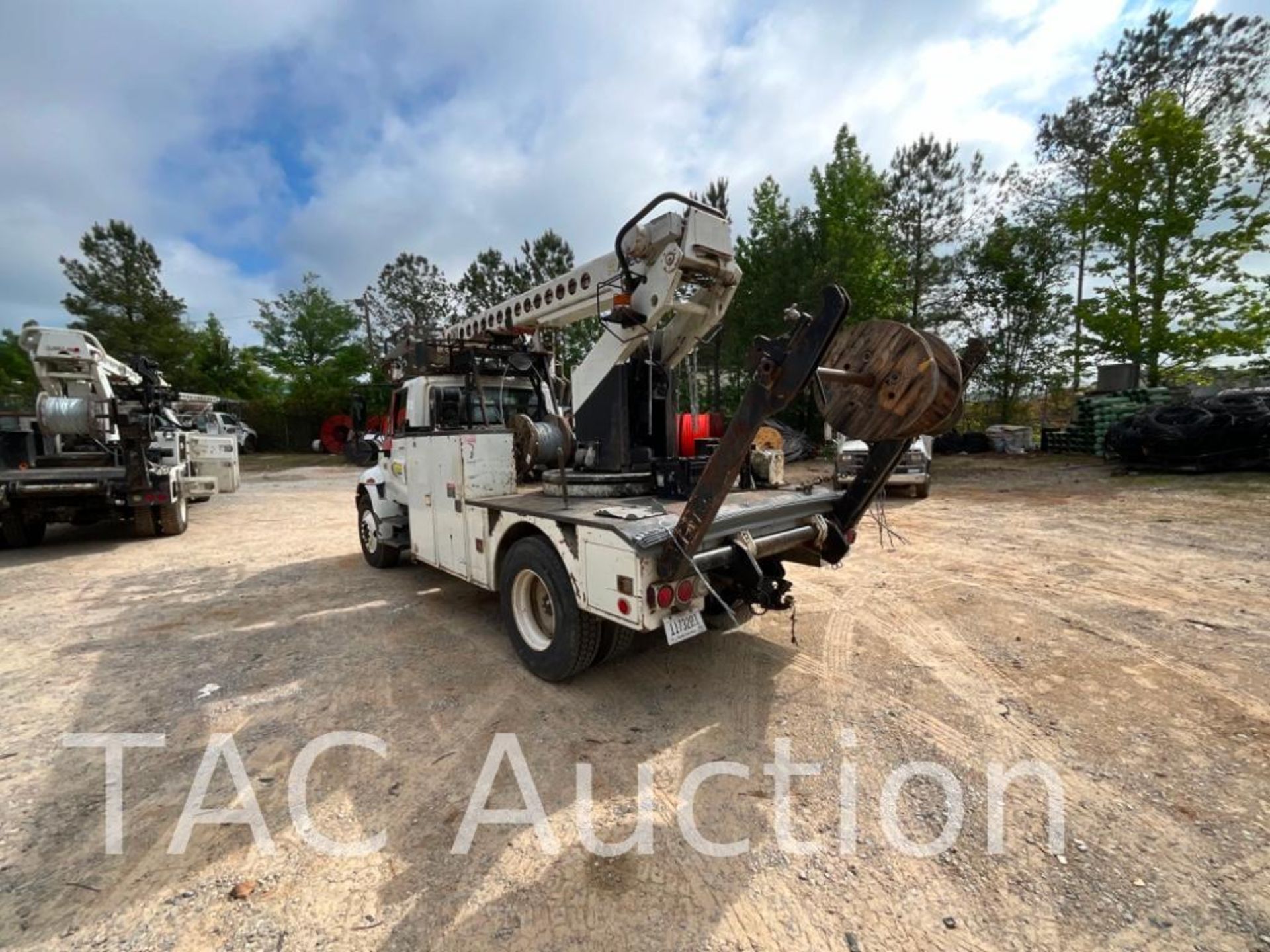 2006 International 4300 Cable Placer Bucket Truck - Image 3 of 64