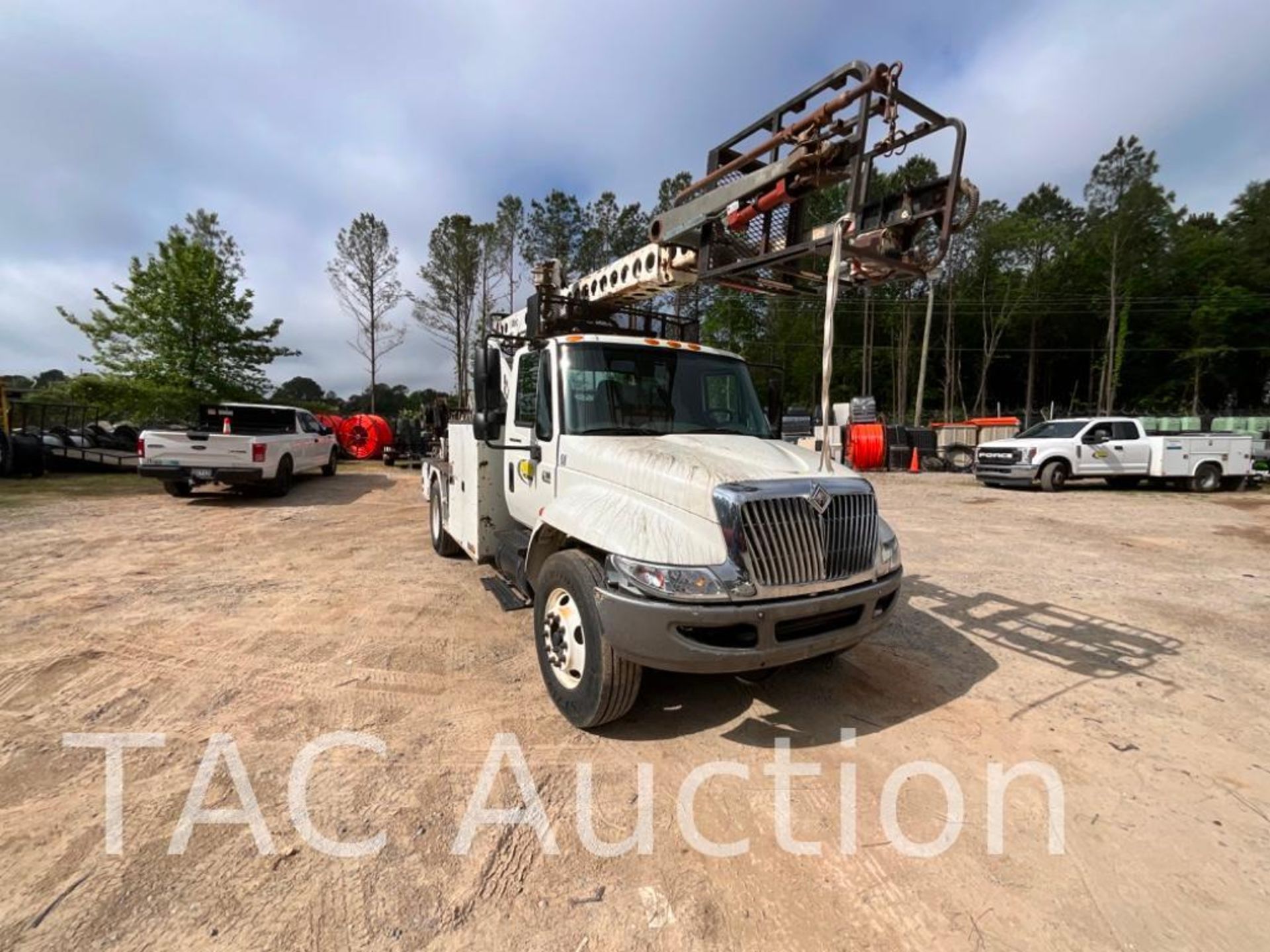 2006 International 4300 Cable Placer Bucket Truck - Image 7 of 64