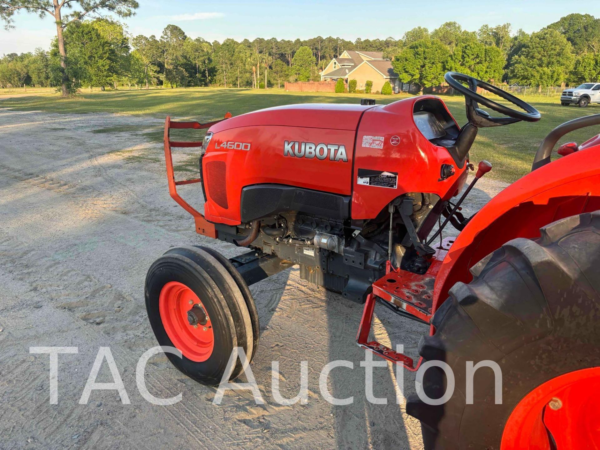 2013 Kubota L4600 Tractor W/ 5ft LMC Rotary Cutter - Image 11 of 20