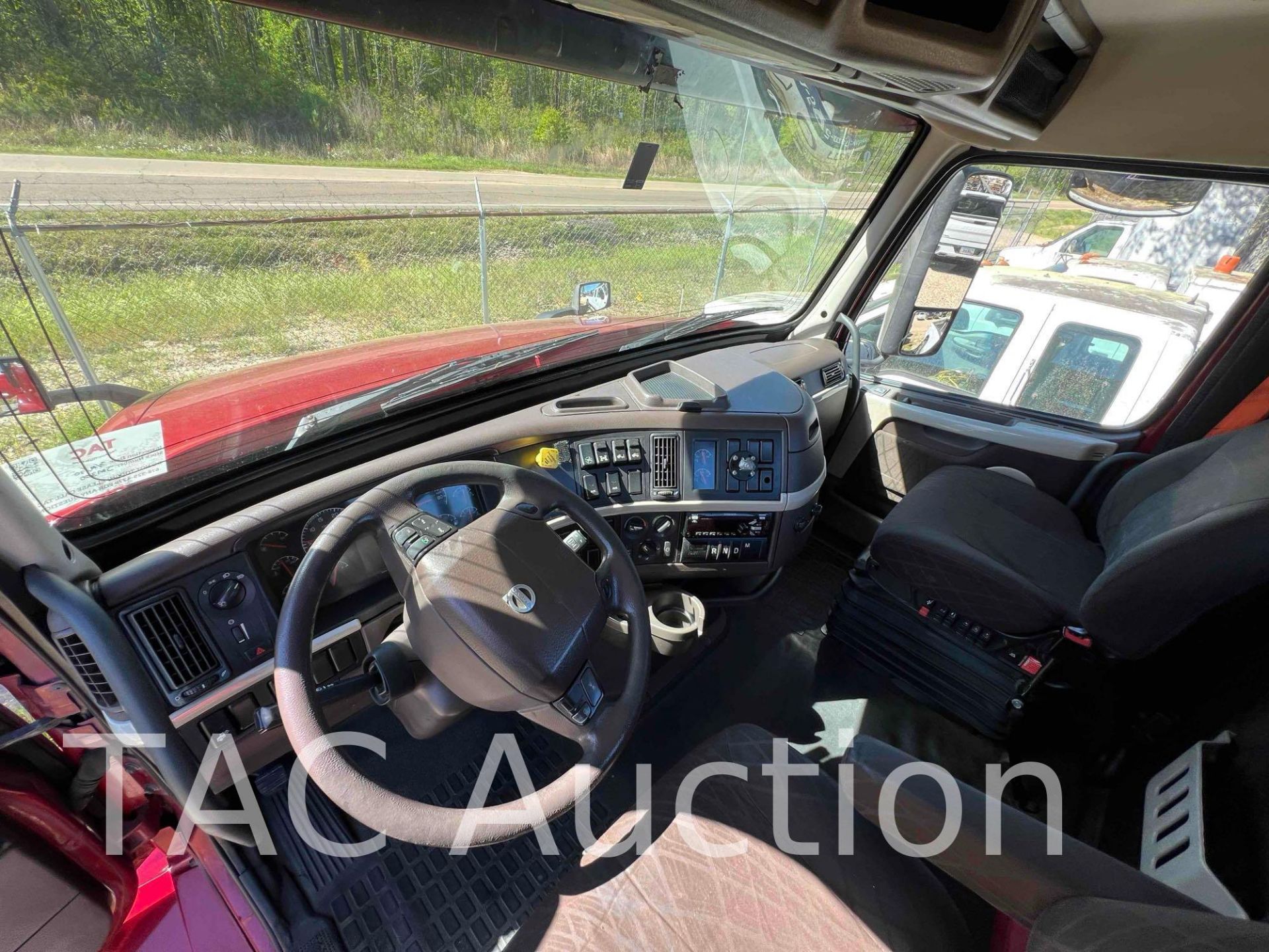 2016 Volvo VNL Day Cab - Image 19 of 55