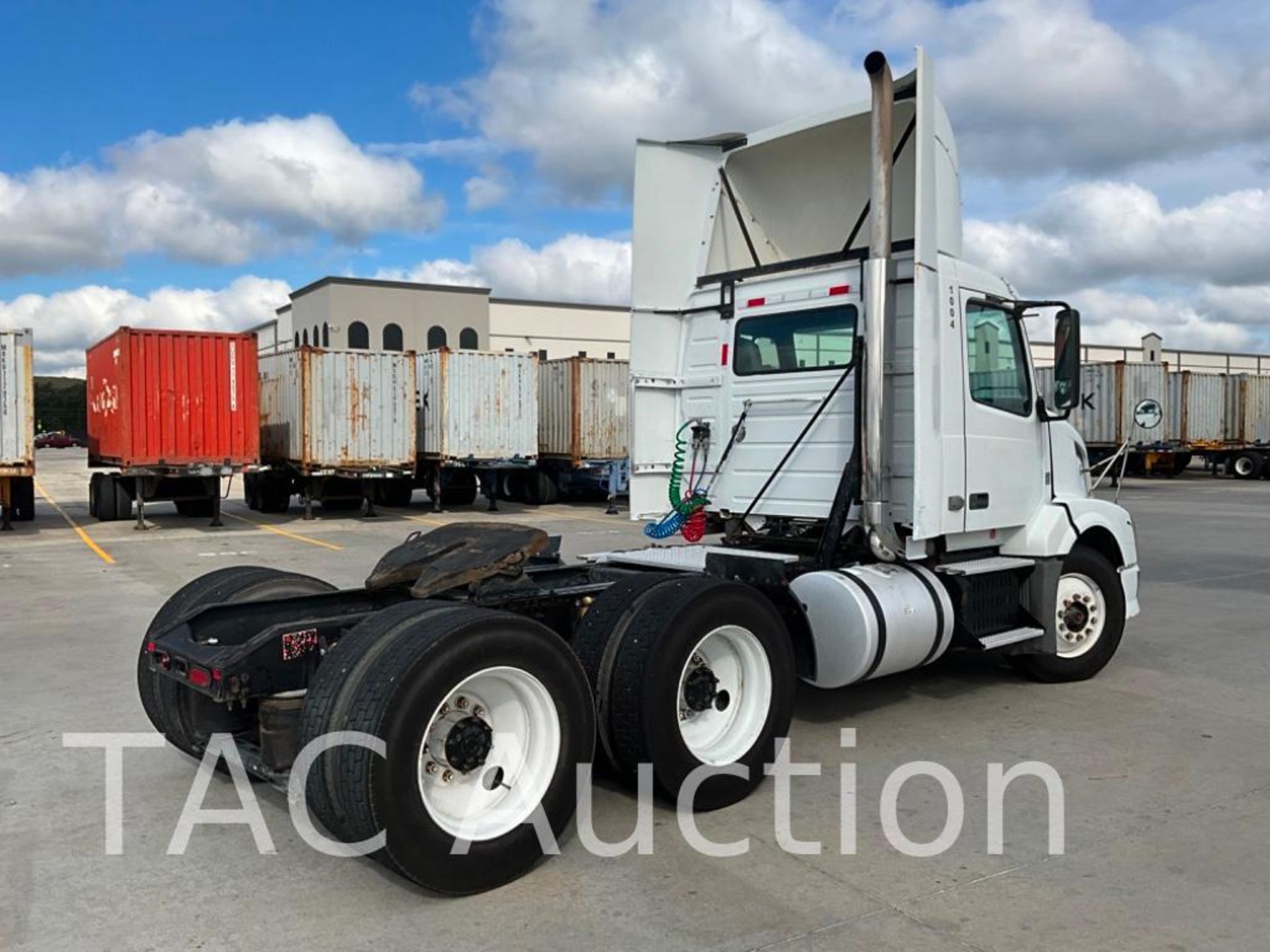 2010 Volvo VNL Day Cab Truck - Image 5 of 87