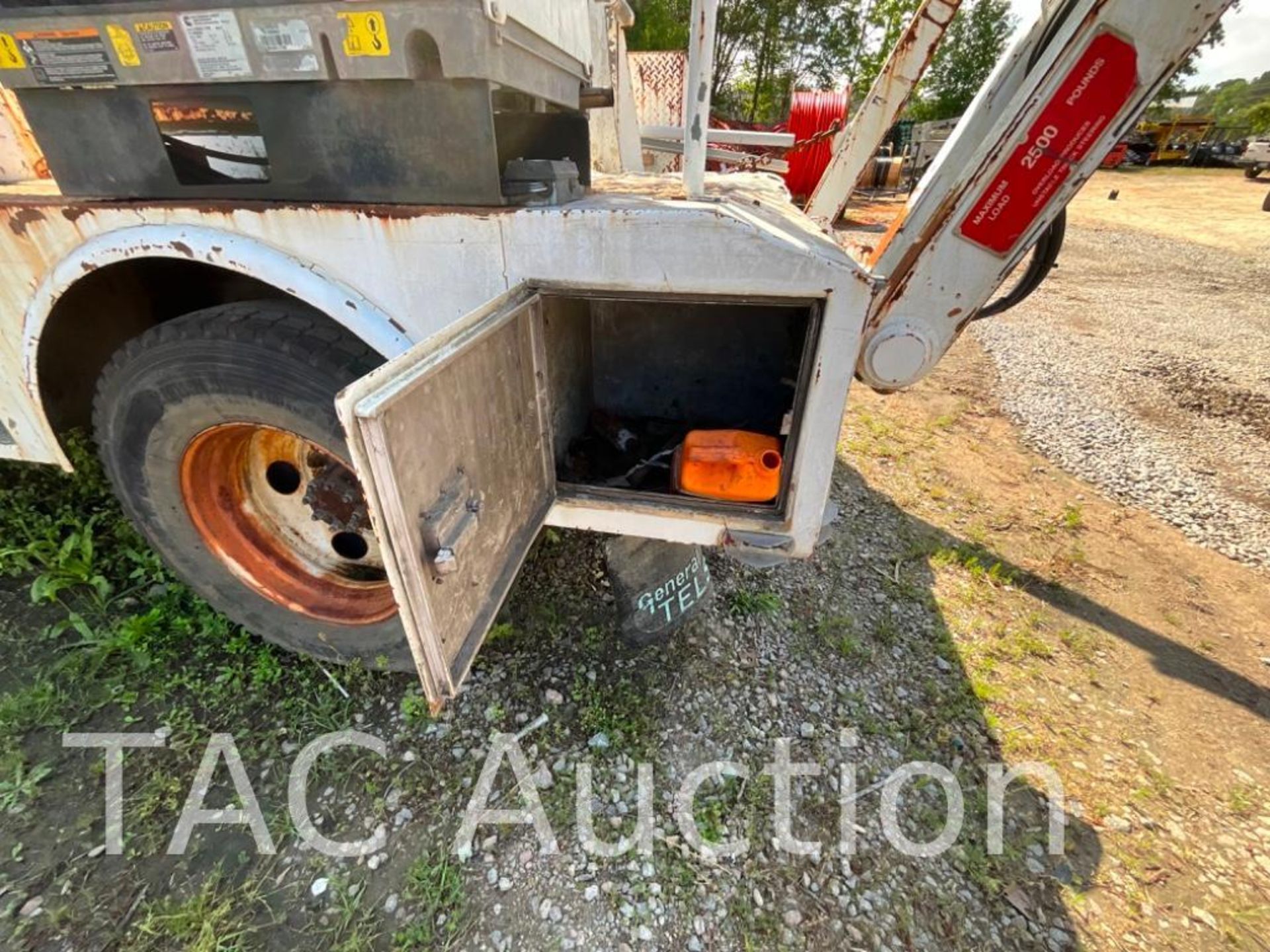 2007 Ford F650 Bucket Truck - Image 15 of 49