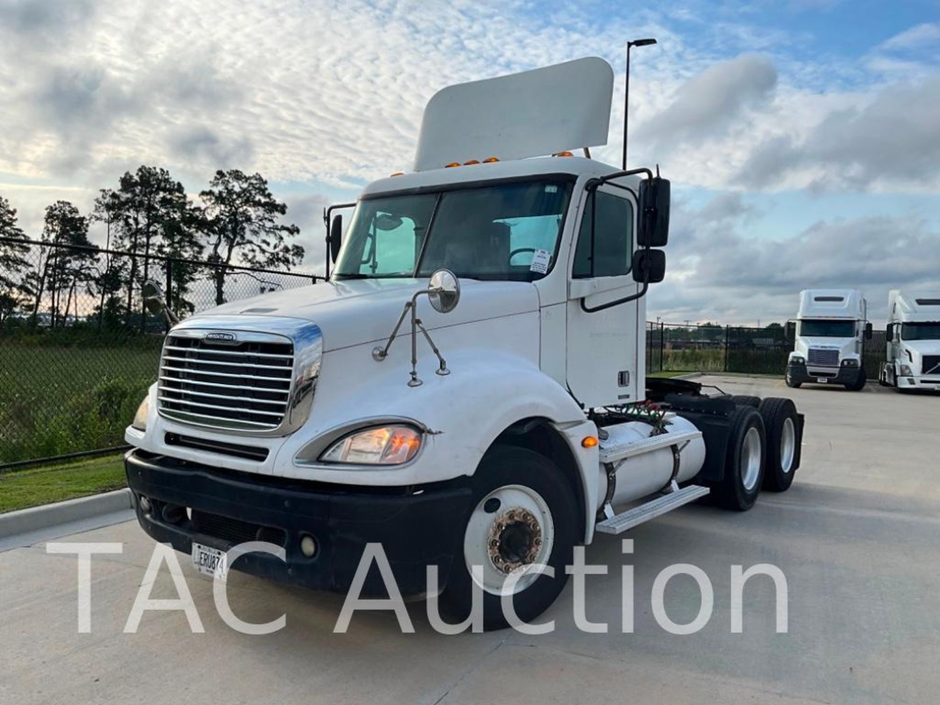2006 Freightliner Columbia 120 Day Cab