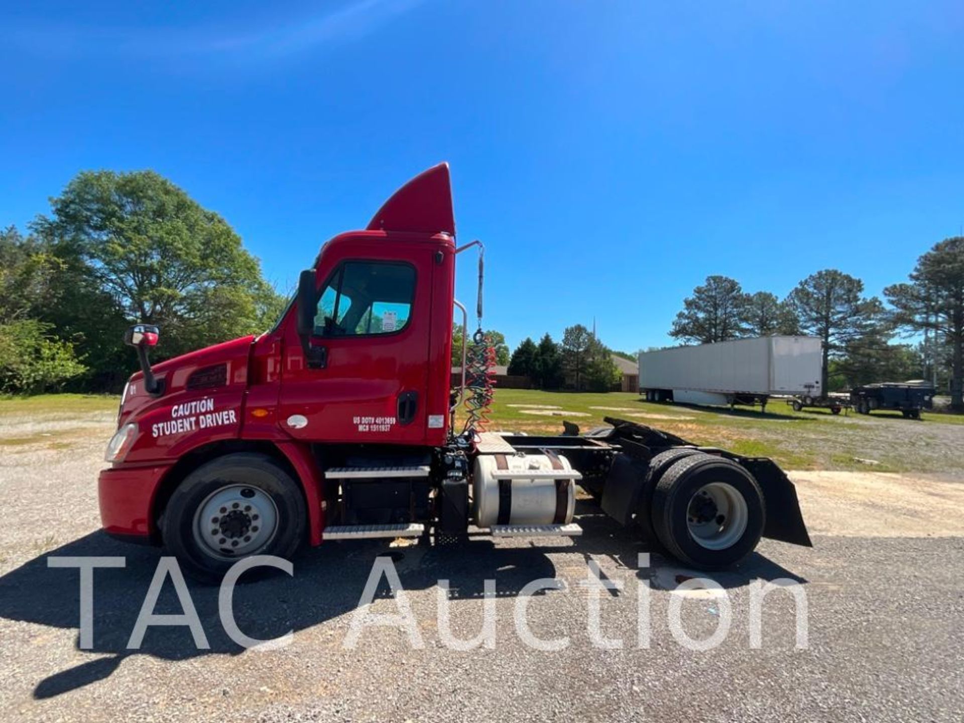 2016 Freightliner Cascadia 113 S/A Day Cab - Image 2 of 68