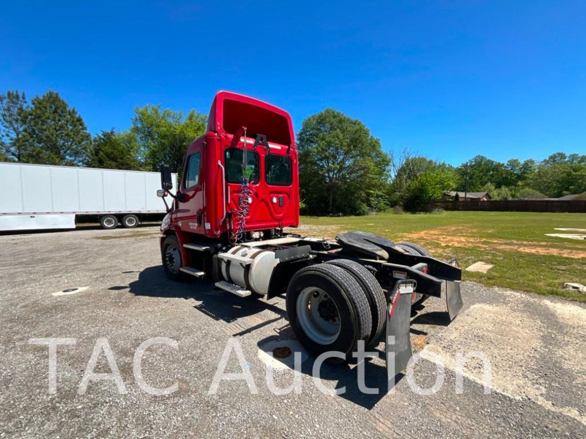 2016 Freightliner Cascadia 113 S/A Day Cab - Image 3 of 68