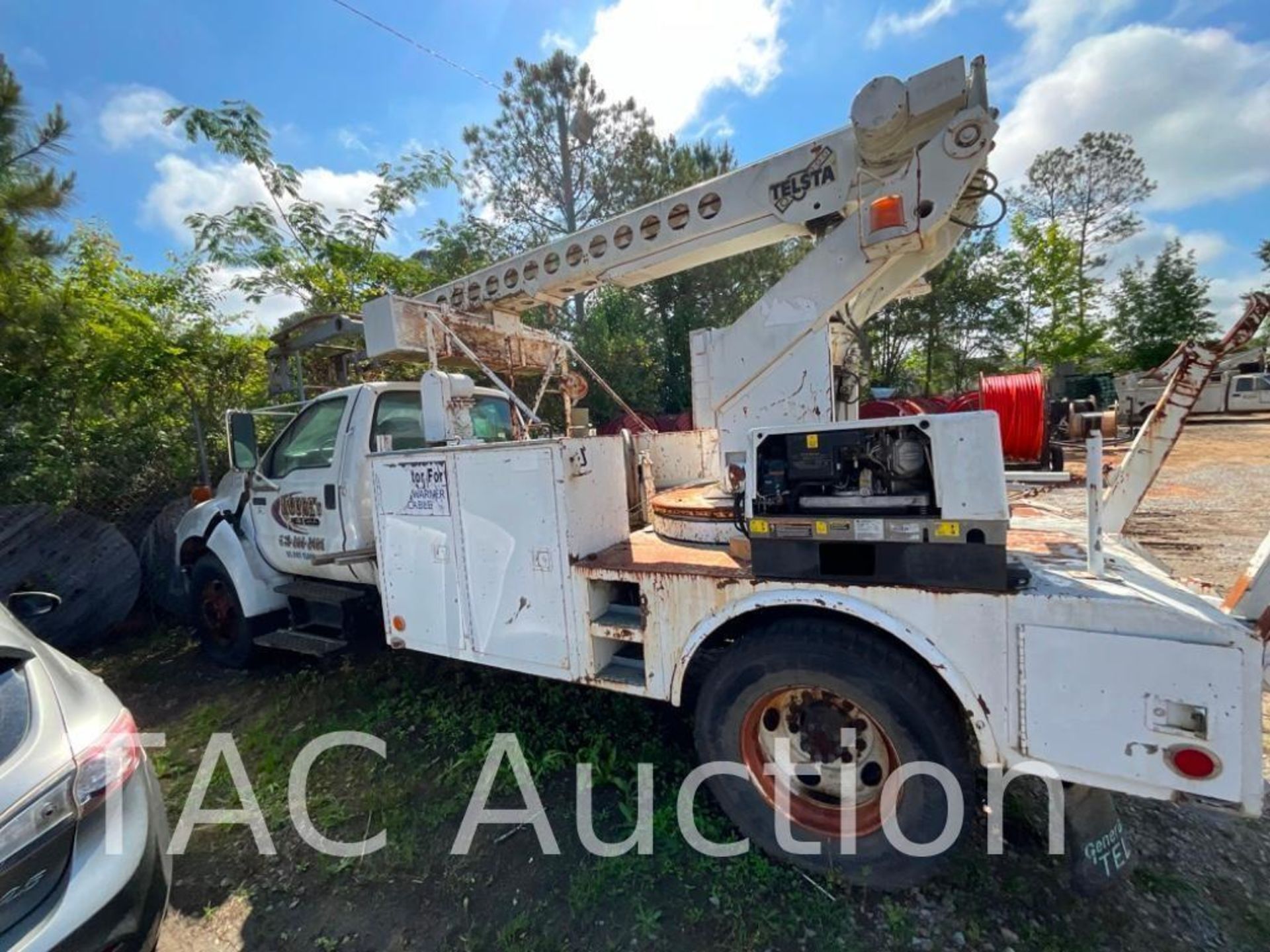 2007 Ford F650 Bucket Truck - Image 2 of 49