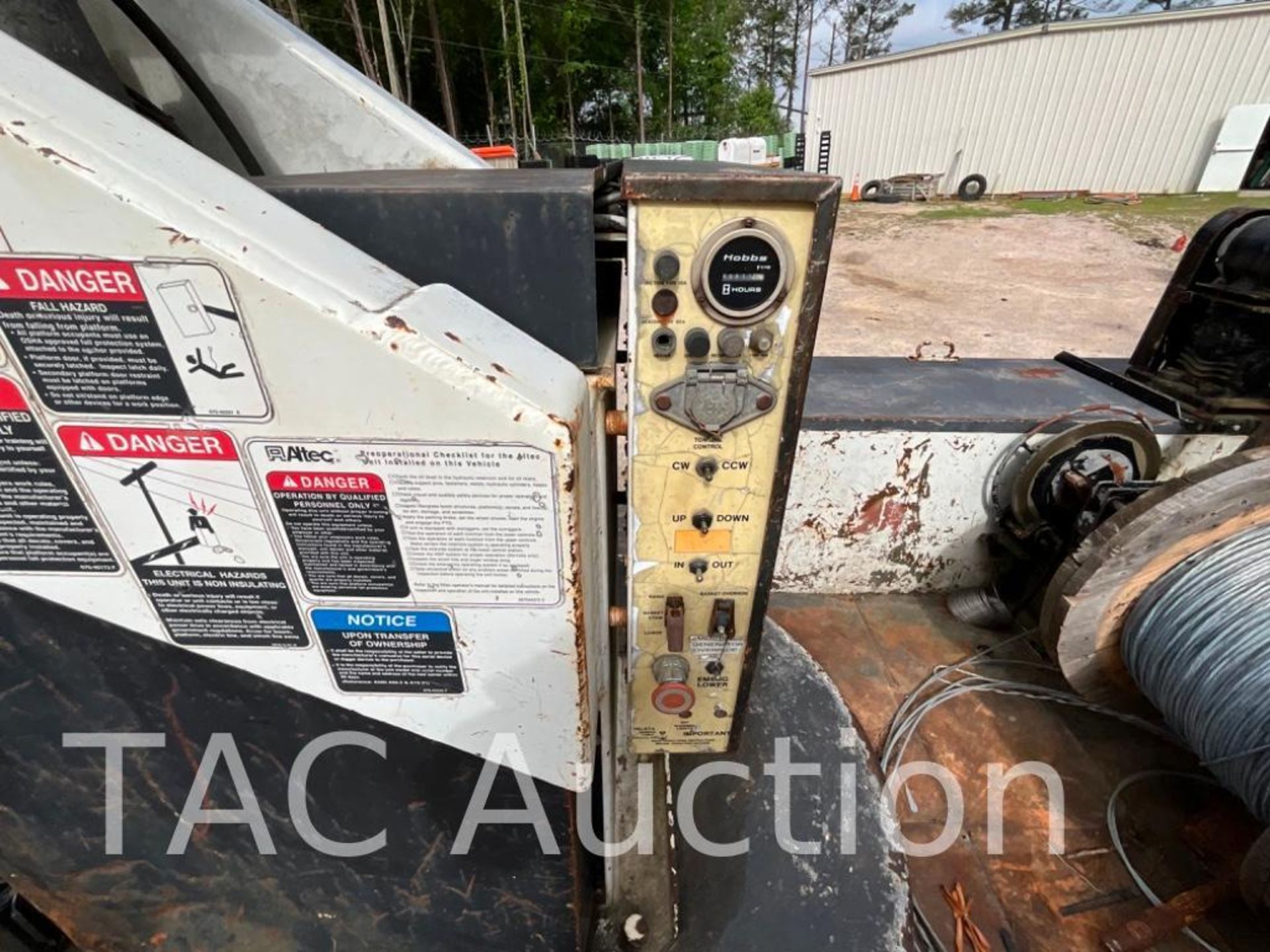 2006 International 4300 Cable Placer Bucket Truck - Image 16 of 64