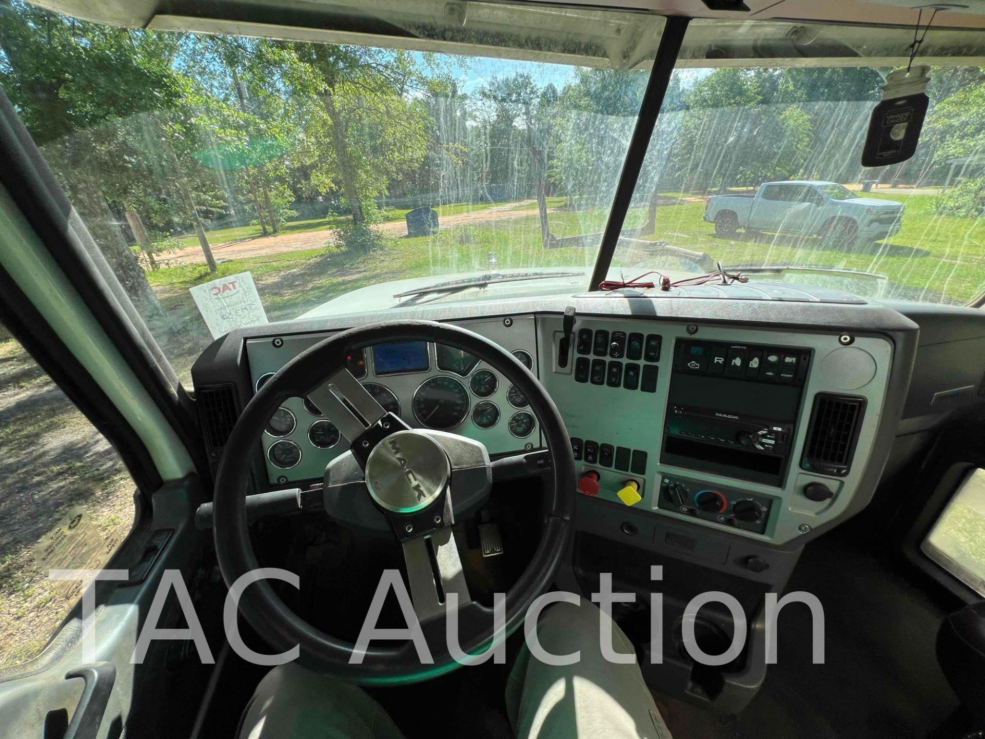 2016 Mack CHU613 Day Cab - Image 23 of 74