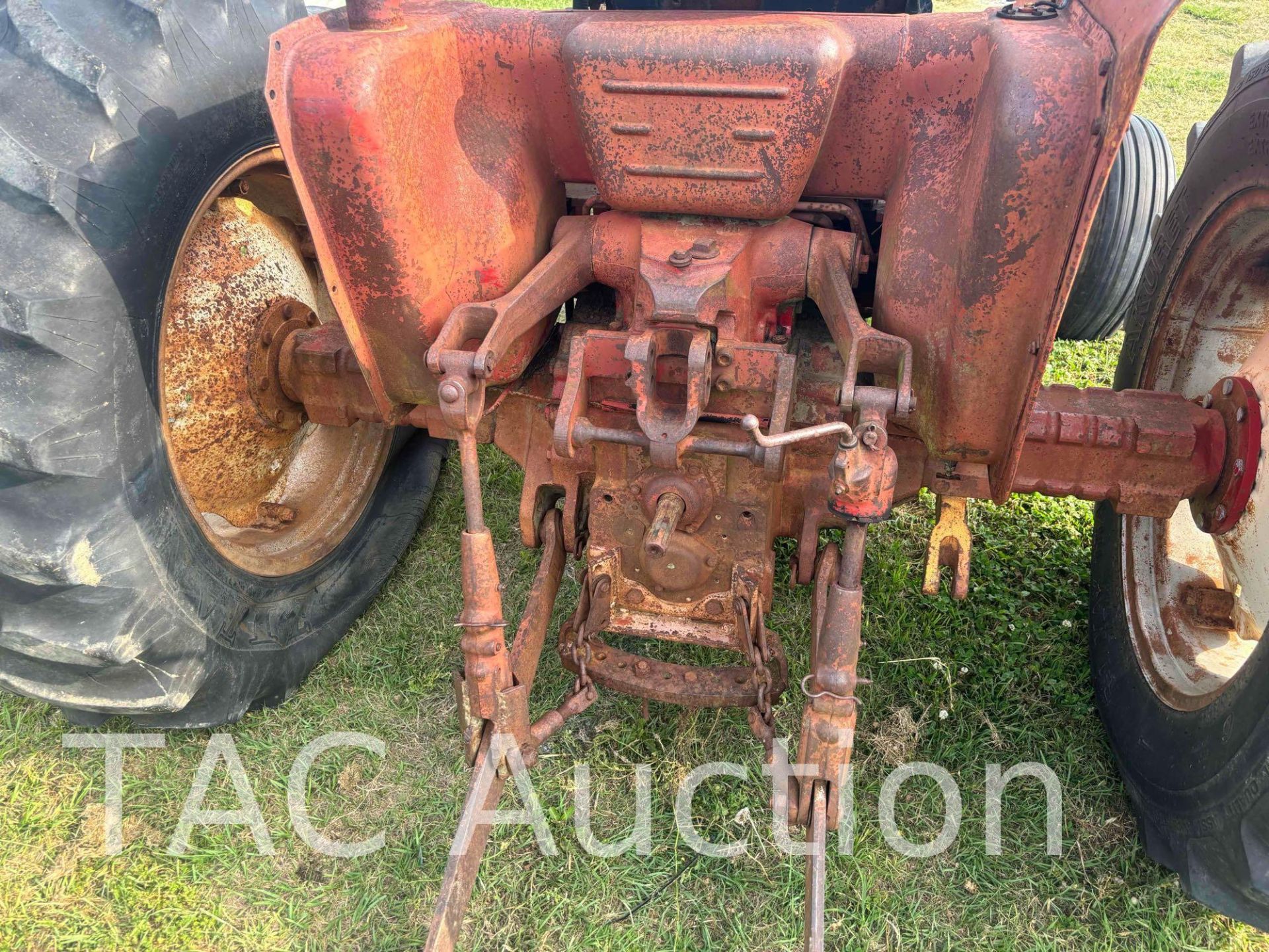 International Harvester 464 Farm Tractor - Image 6 of 13