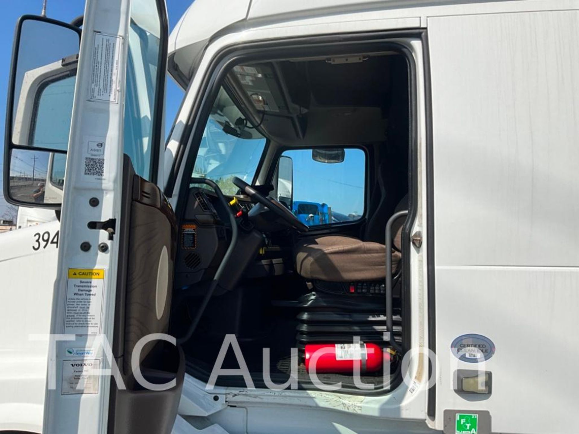 2017 Volvo VNL Sleeper Truck - Image 11 of 83