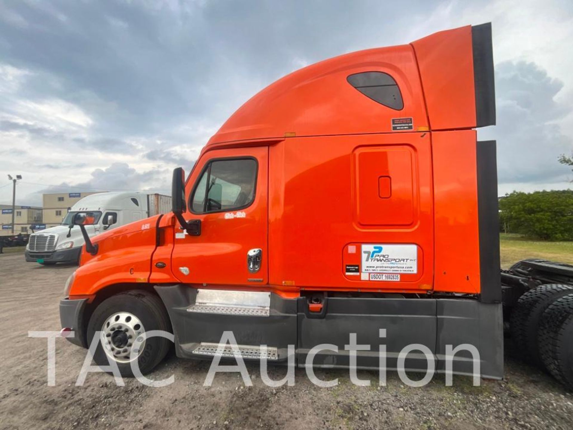 2014 Freightliner Cascadia 125 Sleeper Truck - Image 2 of 84