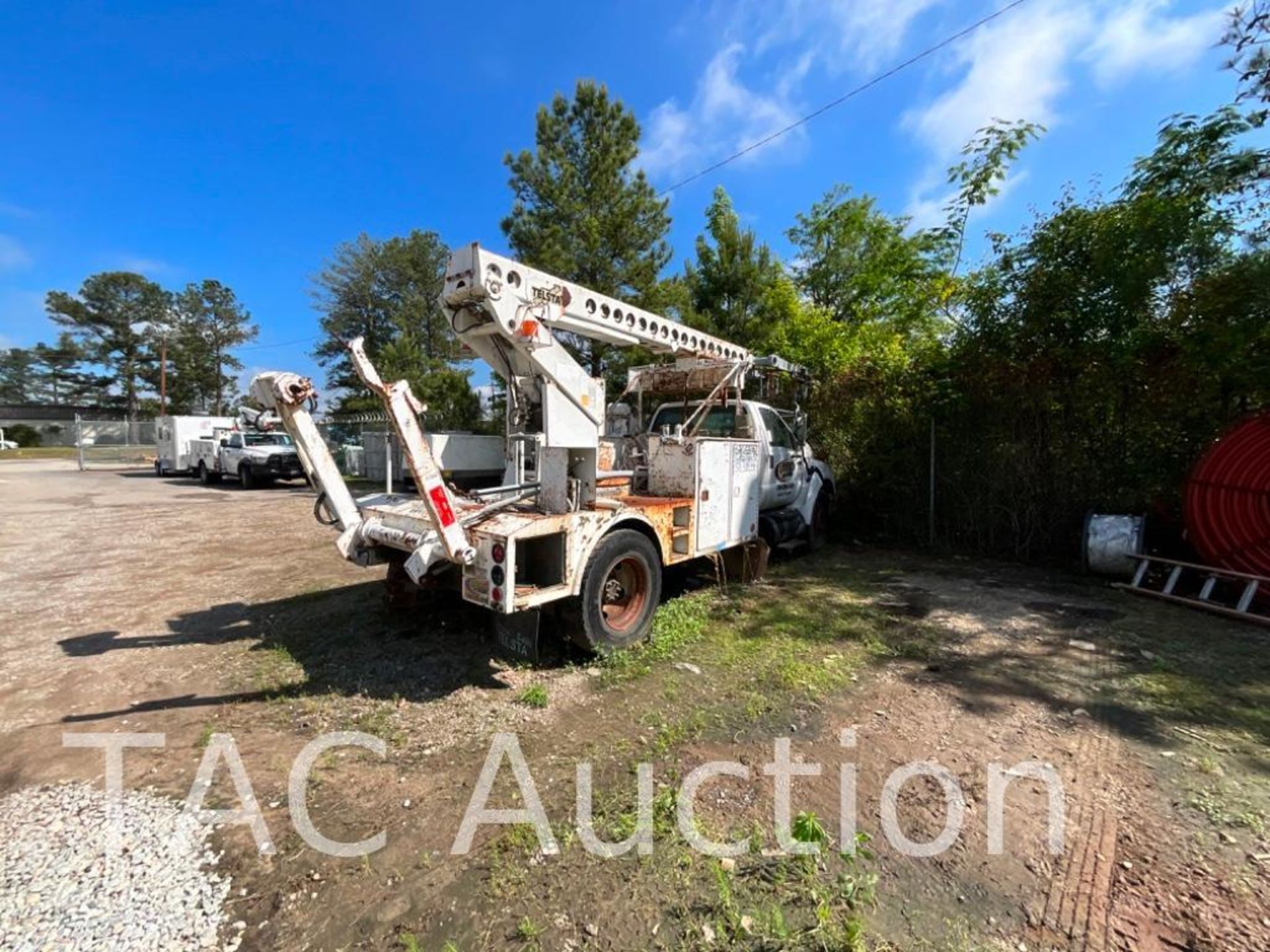 2007 Ford F650 Bucket Truck - Image 5 of 49