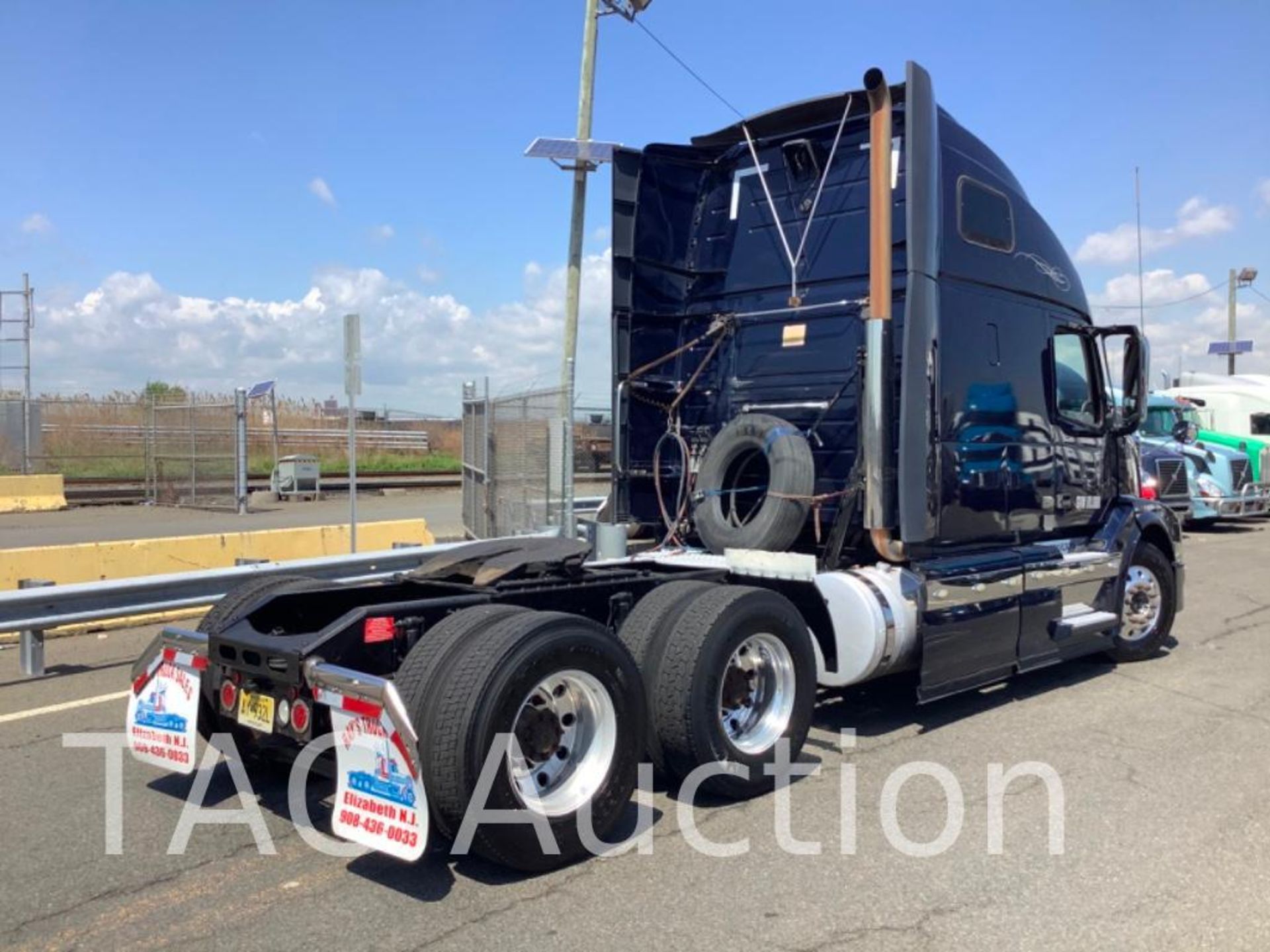 2016 Volvo VNL Sleeper Truck - Image 5 of 89